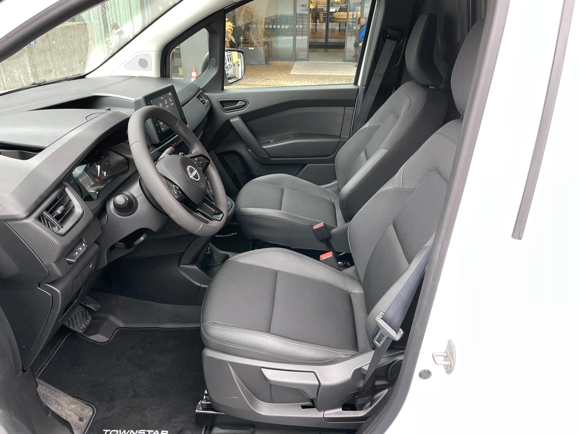 NISSAN Townstar EV45 kWh 22kW L2 Acenta-image-18