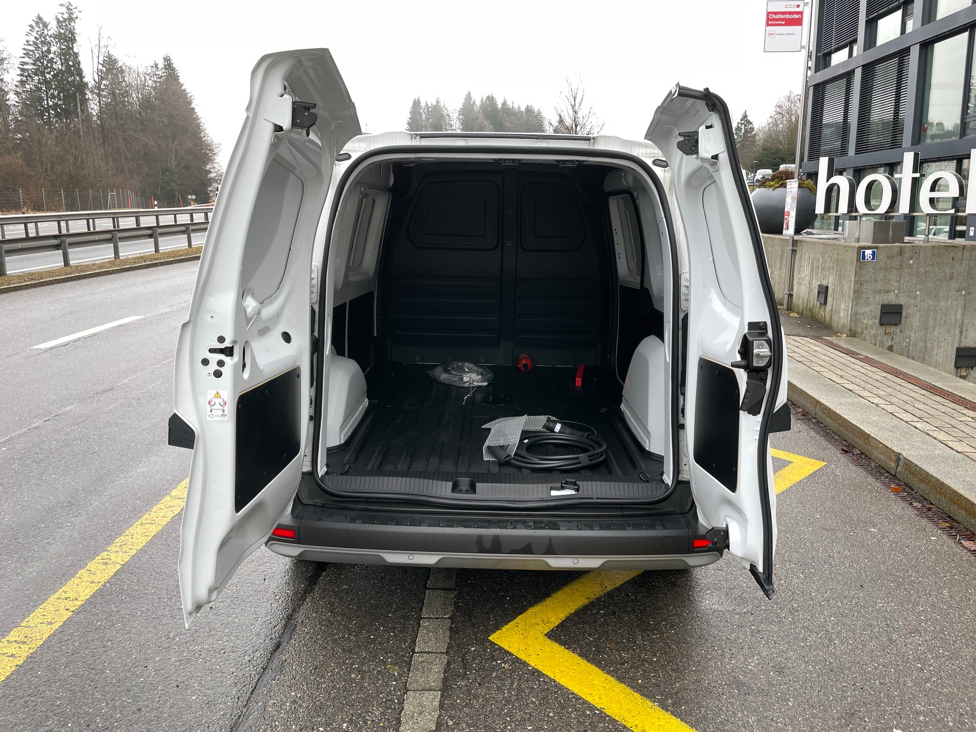 NISSAN Townstar EV45 kWh 22kW L2 Acenta-image-11
