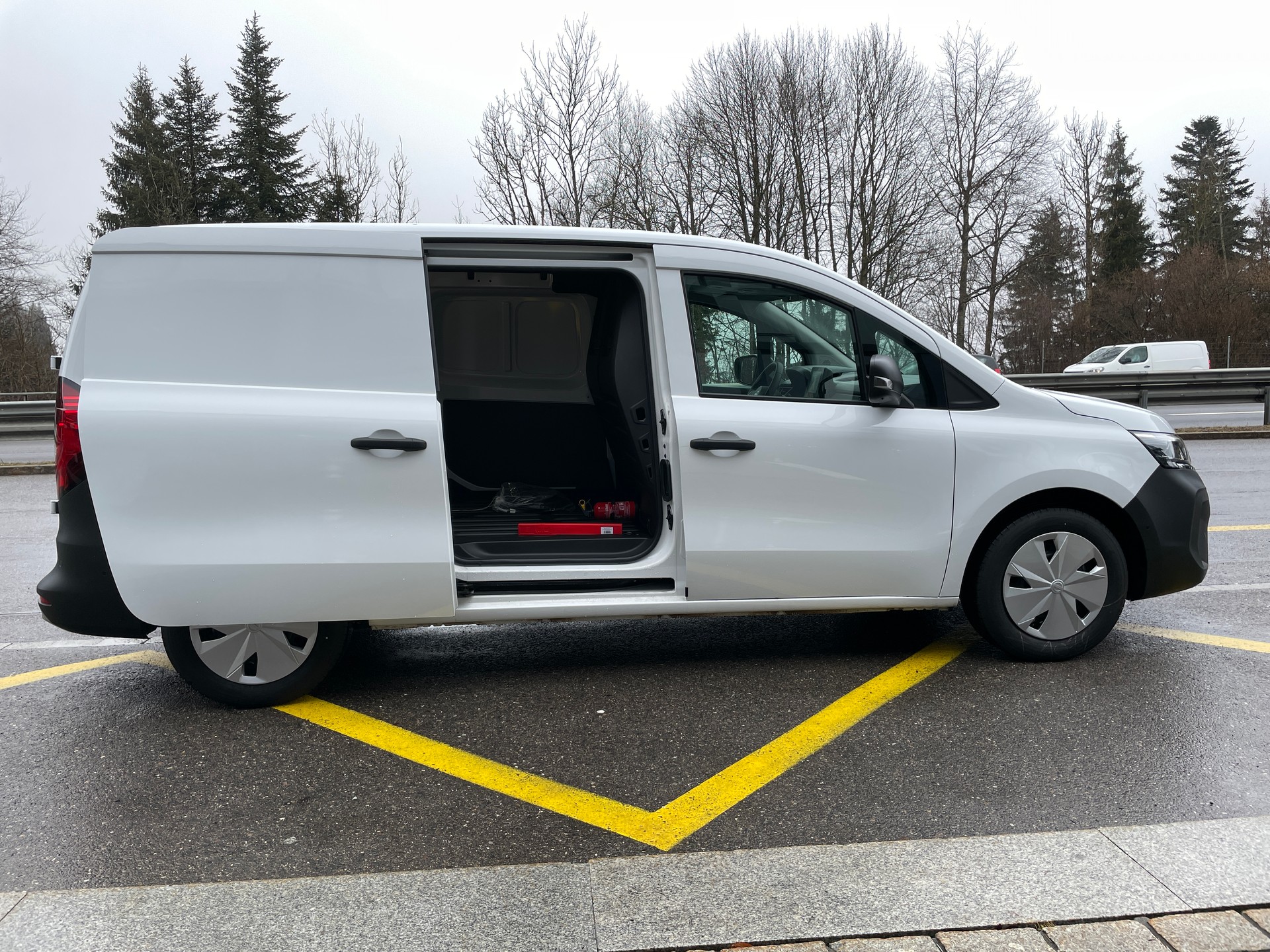 NISSAN Townstar EV45 kWh 22kW L2 Acenta-image-4