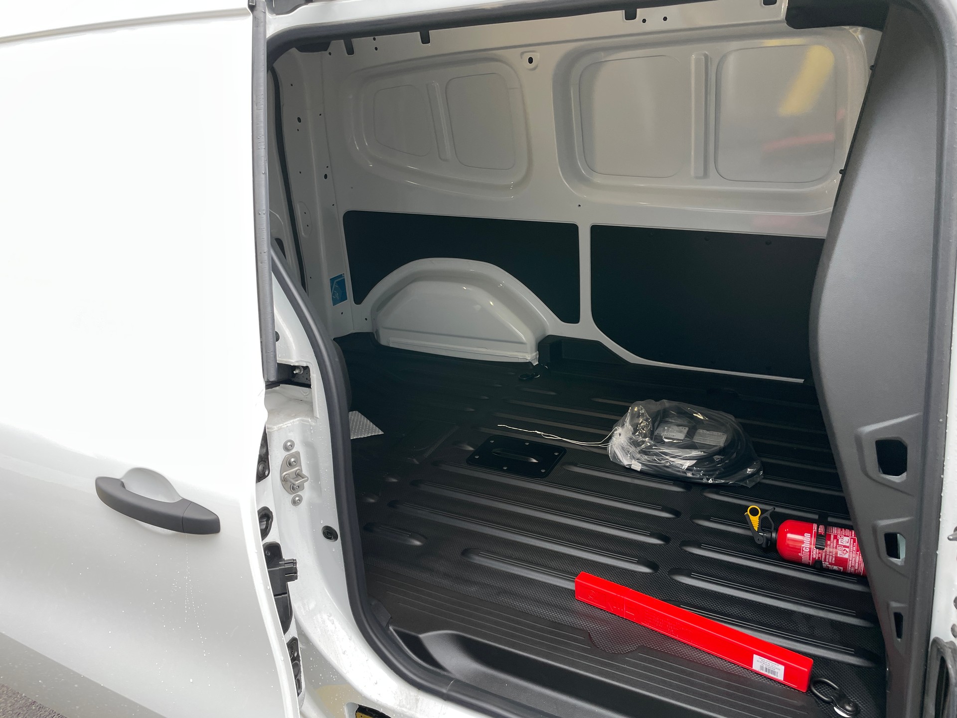 NISSAN Townstar EV45 kWh 22kW L2 Acenta-image-5