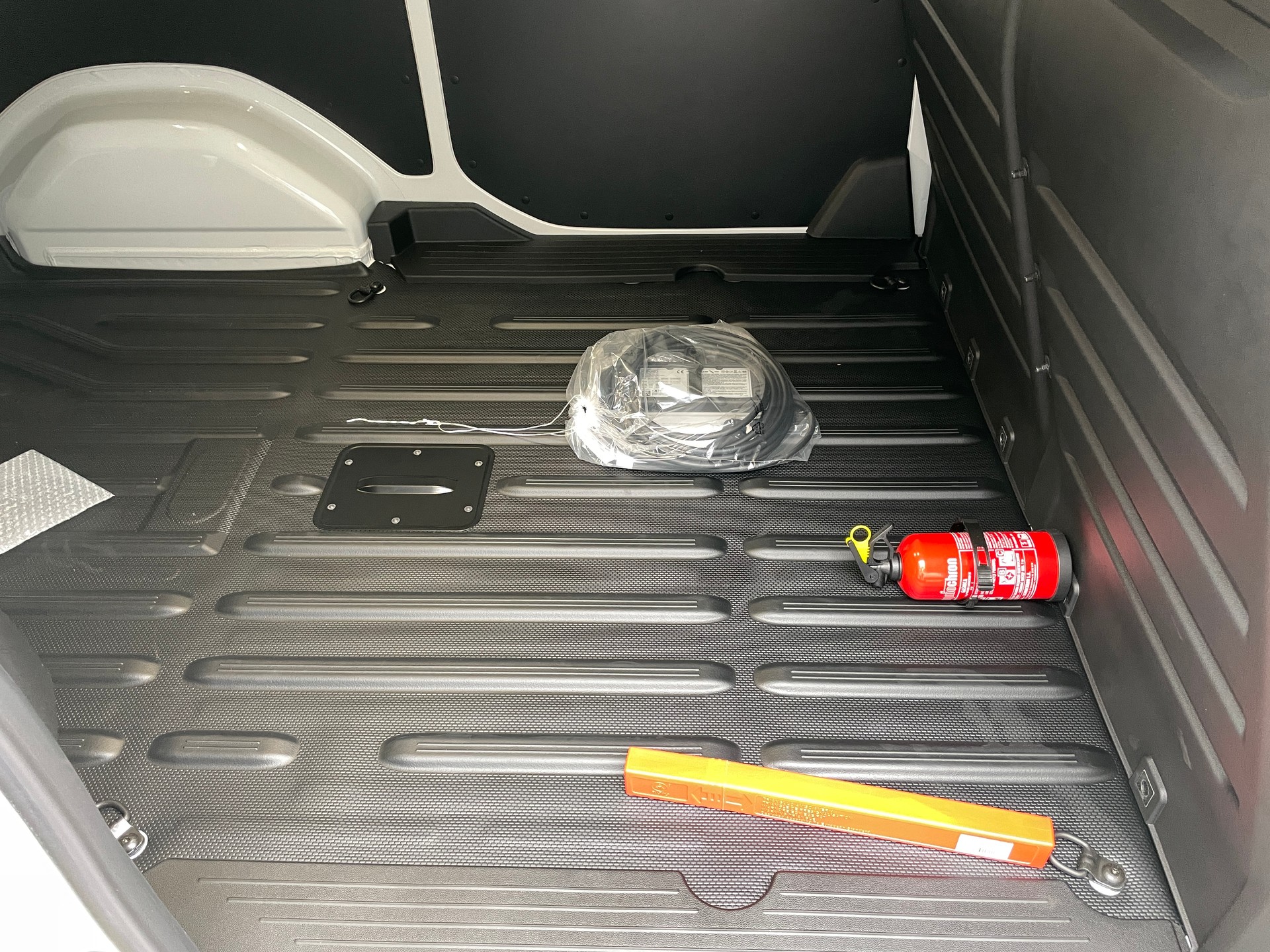 NISSAN Townstar EV45 kWh 22kW L2 Acenta-image-6