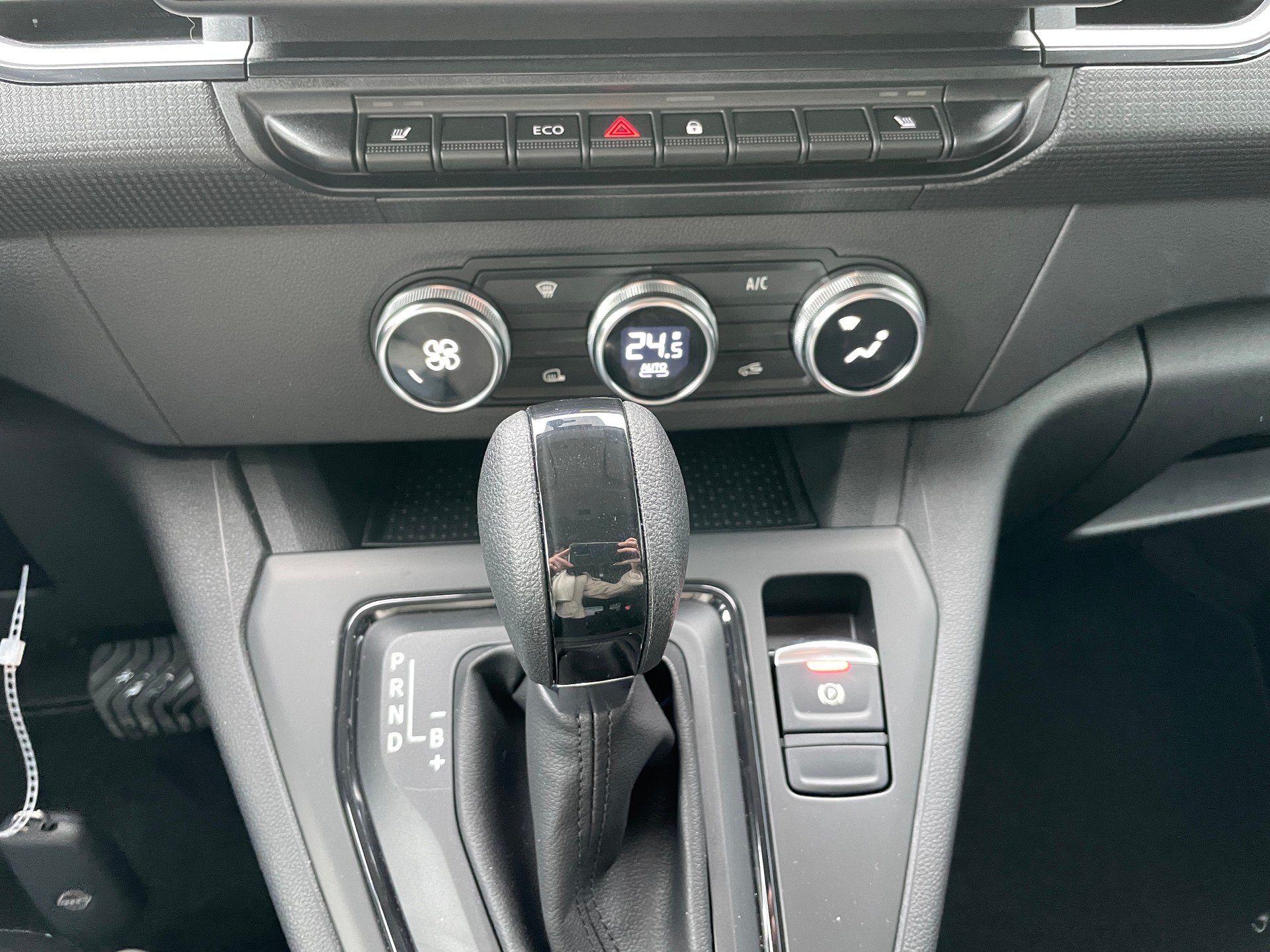 NISSAN Townstar EV45 kWh 22kW L2 Acenta-image-26