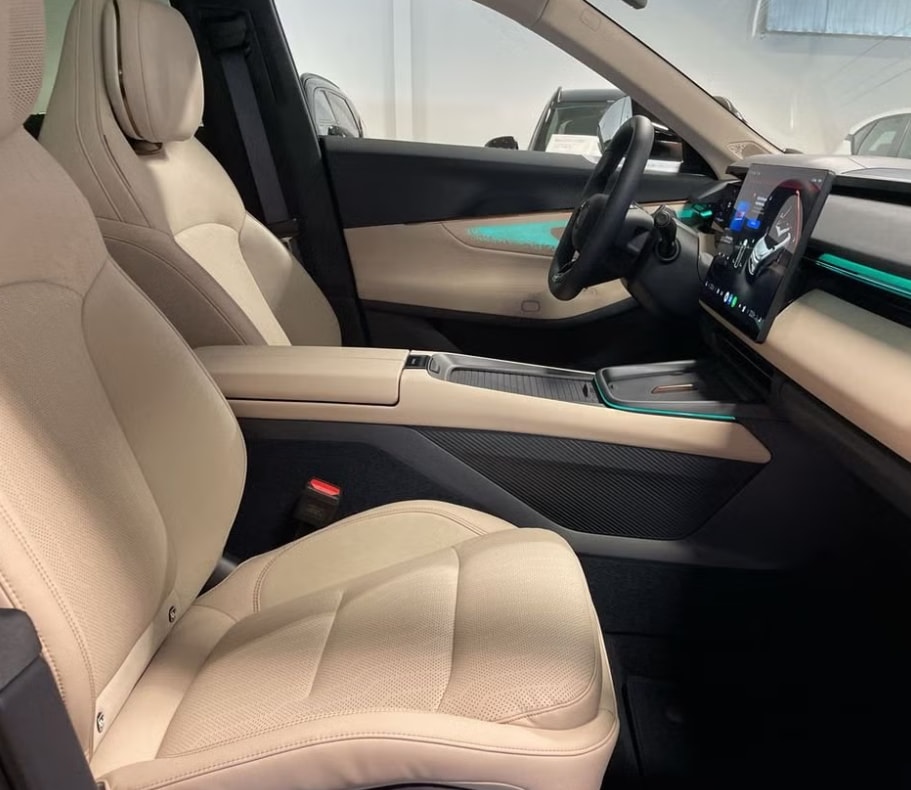 LYNK & CO 08 1.5 PHEV More-image-2