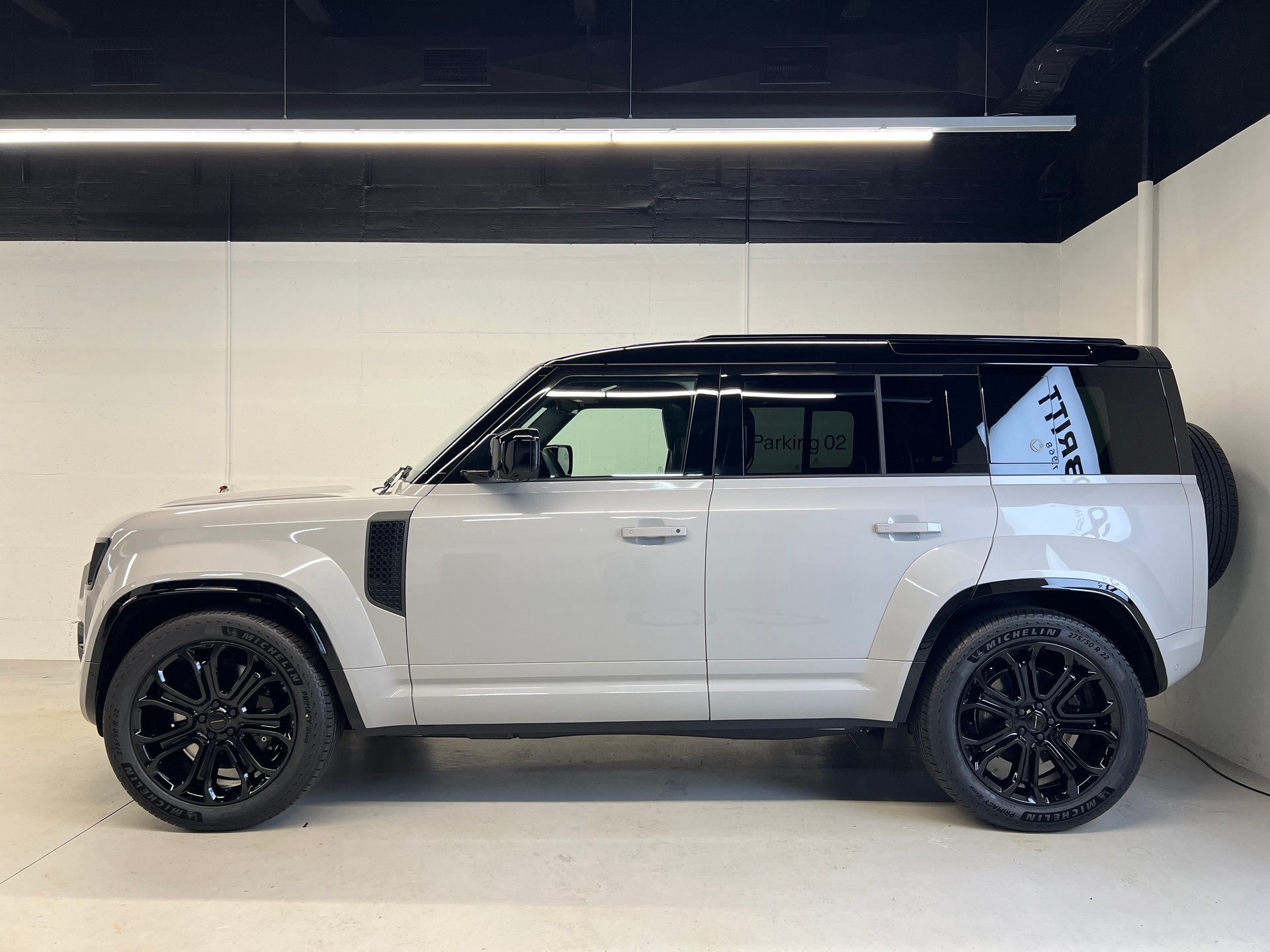 LAND ROVER Defender 110 4.4 V8 Octa-image-7