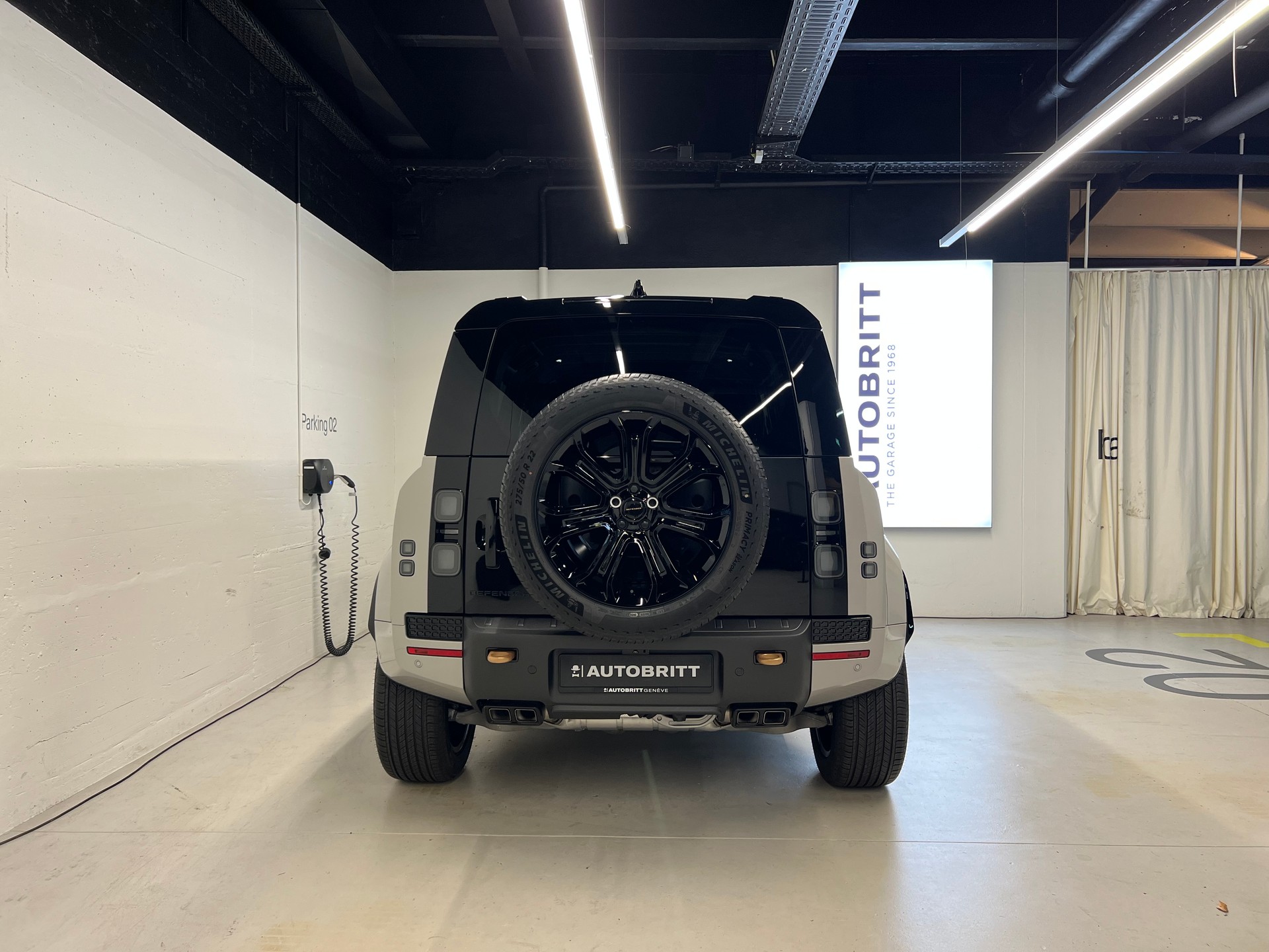LAND ROVER Defender 110 4.4 V8 Octa-image-8