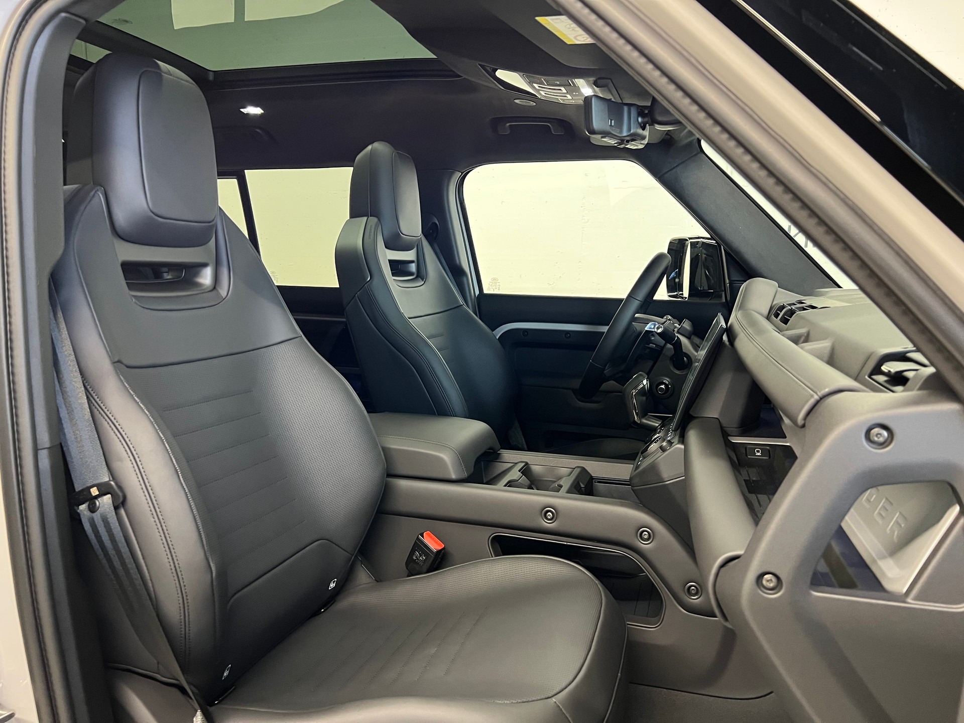 LAND ROVER Defender 110 4.4 V8 Octa-image-5