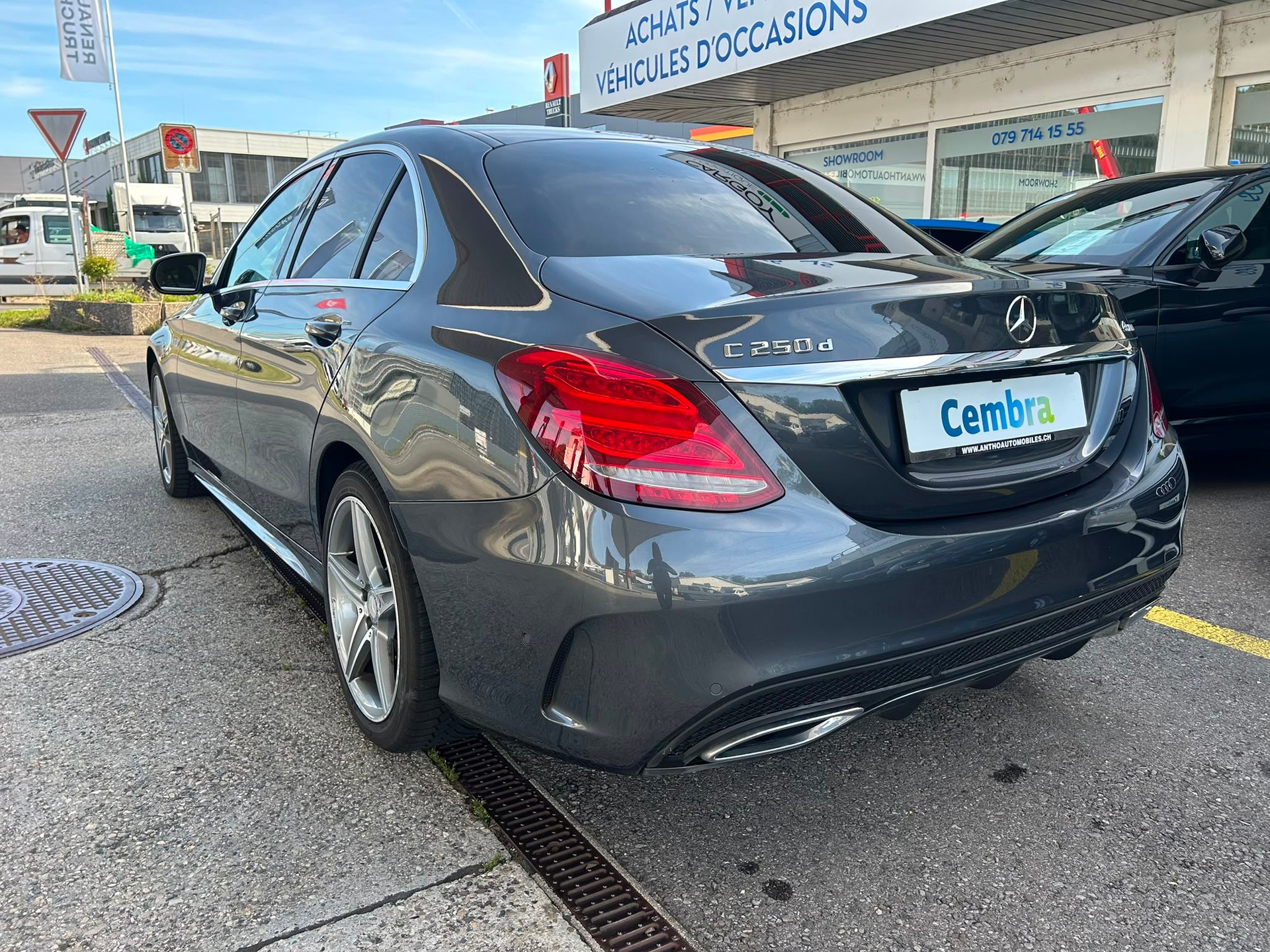 MERCEDES-BENZ C 250 BlueTEC AMG Line 4Matic 7G-Tronic-image-3