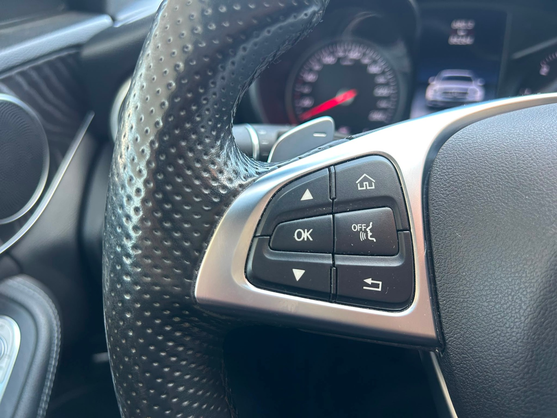MERCEDES-BENZ C 250 BlueTEC AMG Line 4Matic 7G-Tronic-image-10