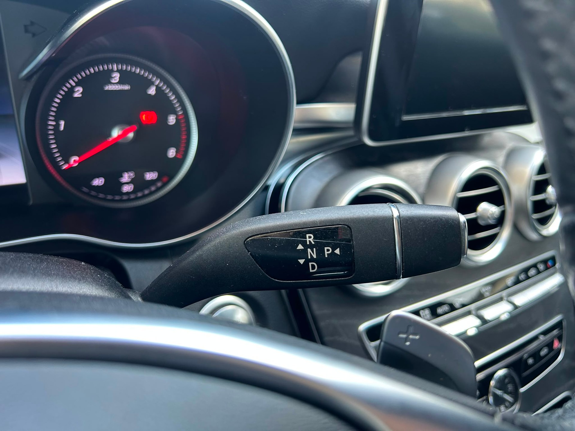 MERCEDES-BENZ C 250 BlueTEC AMG Line 4Matic 7G-Tronic-image-12