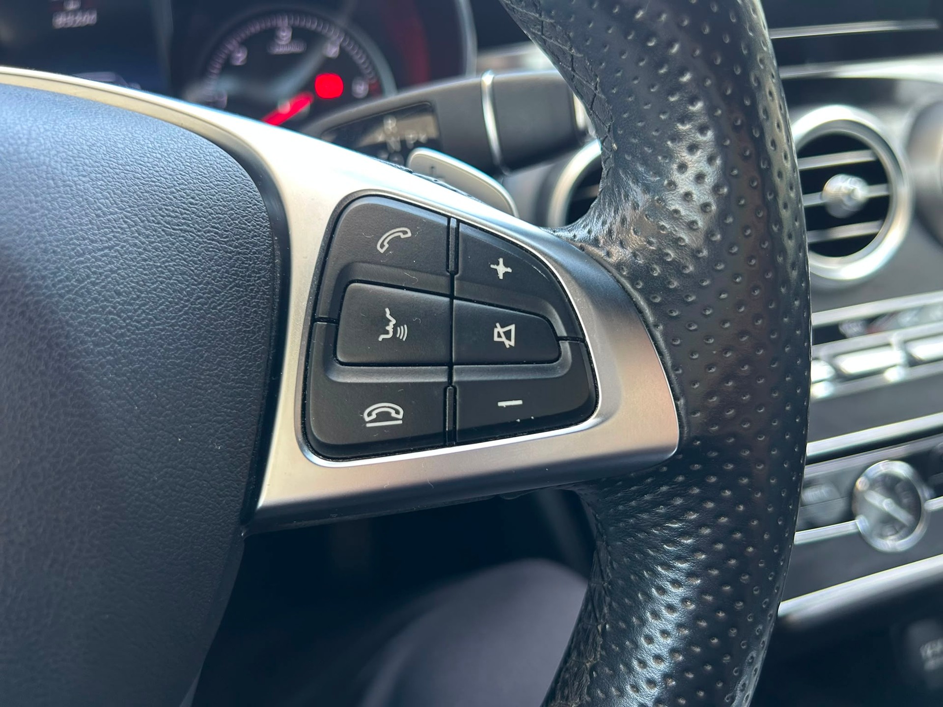 MERCEDES-BENZ C 250 BlueTEC AMG Line 4Matic 7G-Tronic-image-11