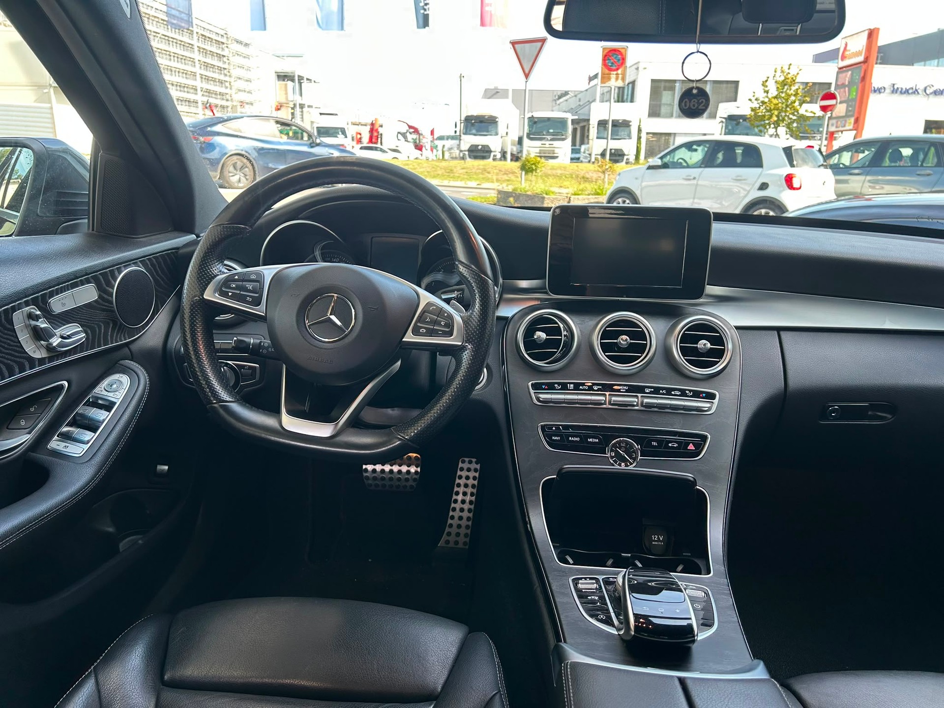 MERCEDES-BENZ C 250 BlueTEC AMG Line 4Matic 7G-Tronic-image-6