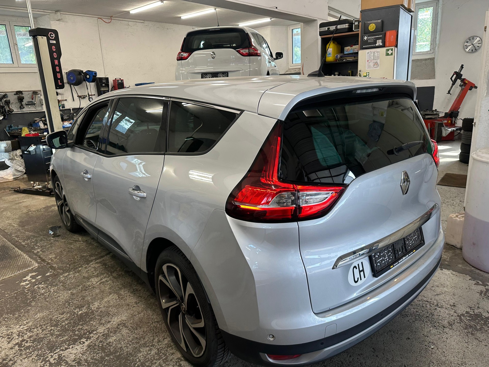 RENAULT Grand Scénic 1.8 dCi Intens EDC-image-4