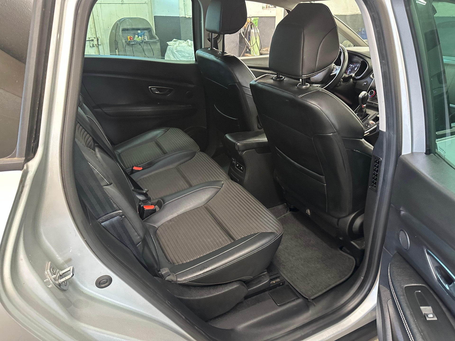 RENAULT Grand Scénic 1.8 dCi Intens EDC-image-13