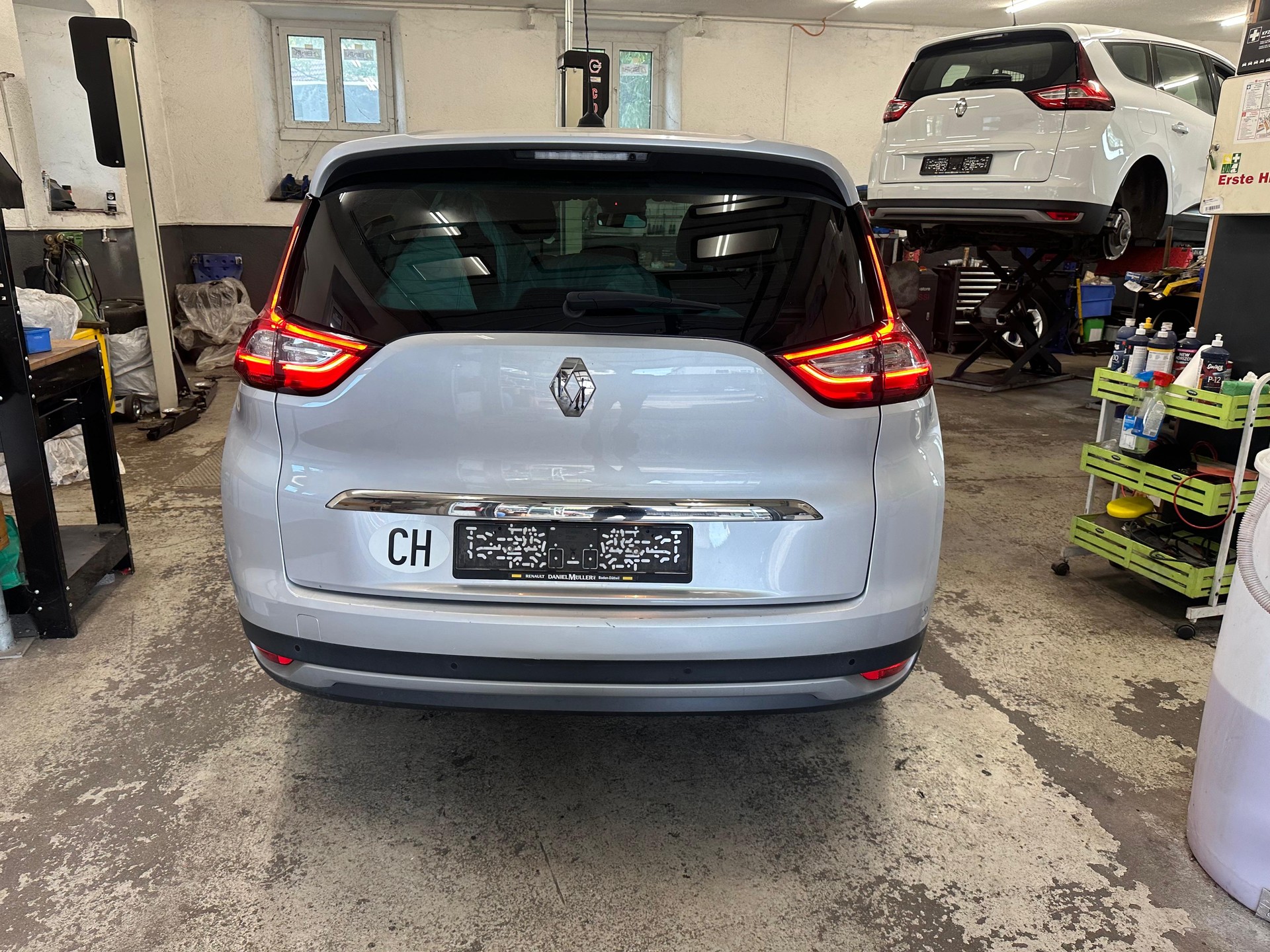 RENAULT Grand Scénic 1.8 dCi Intens EDC-image-5