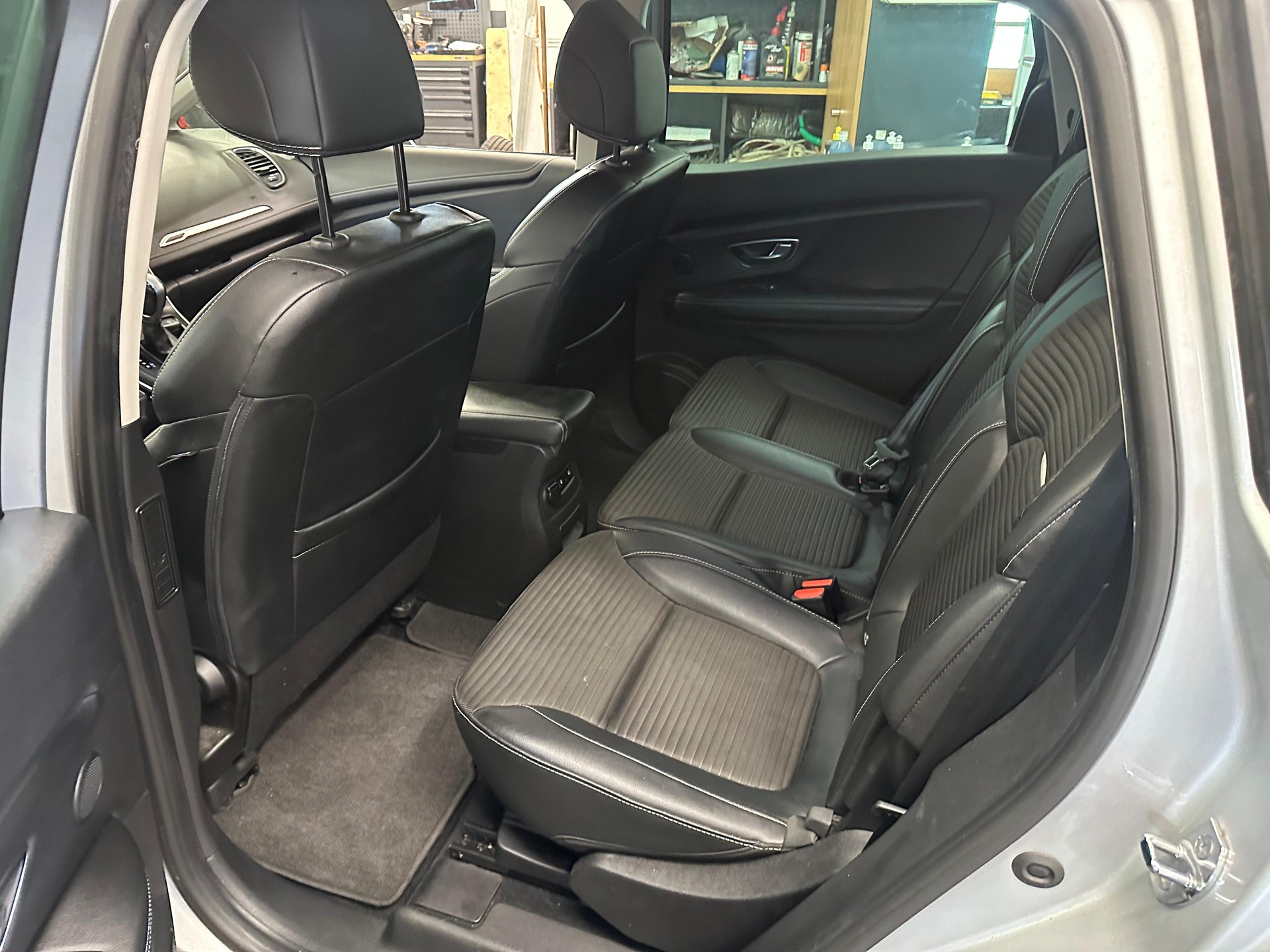 RENAULT Grand Scénic 1.8 dCi Intens EDC-image-12