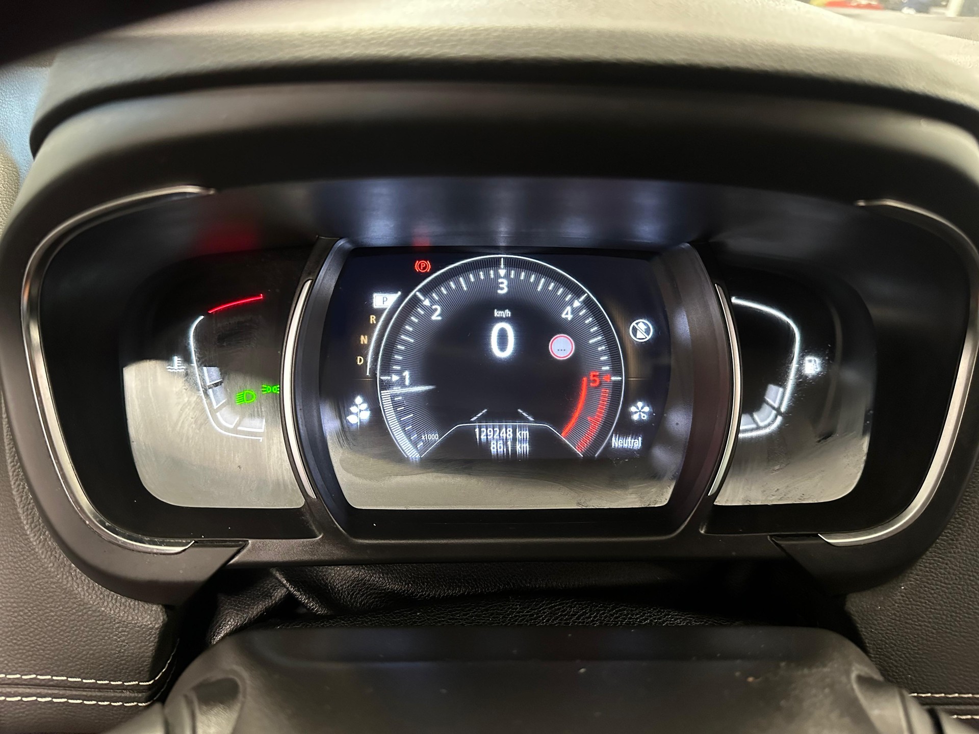 RENAULT Grand Scénic 1.8 dCi Intens EDC-image-11
