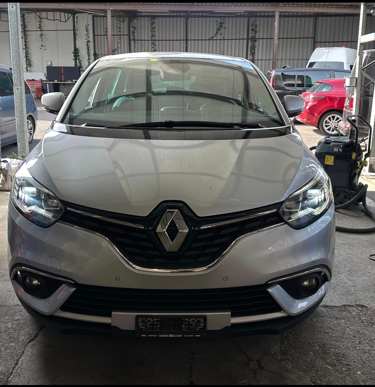 RENAULT Grand Scénic 1.8 dCi Intens EDC-image-0