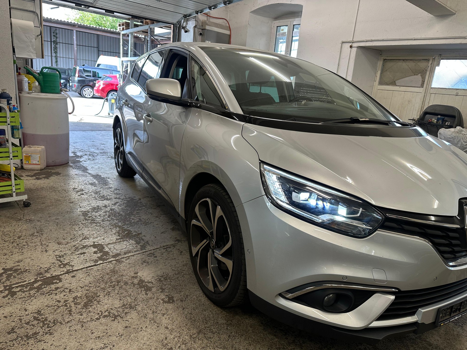 RENAULT Grand Scénic 1.8 dCi Intens EDC-image-2
