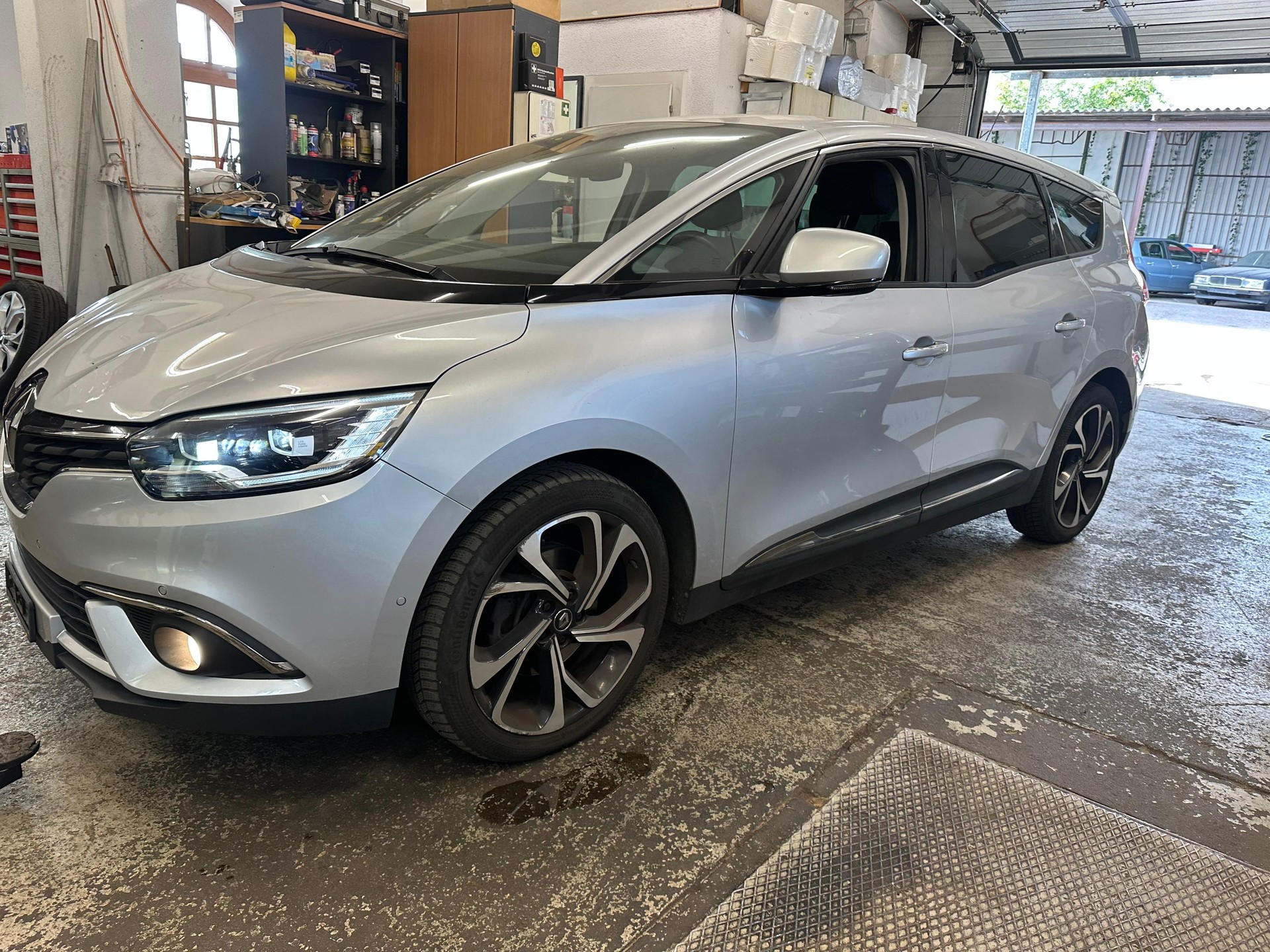 RENAULT Grand Scénic 1.8 dCi Intens EDC-image-1