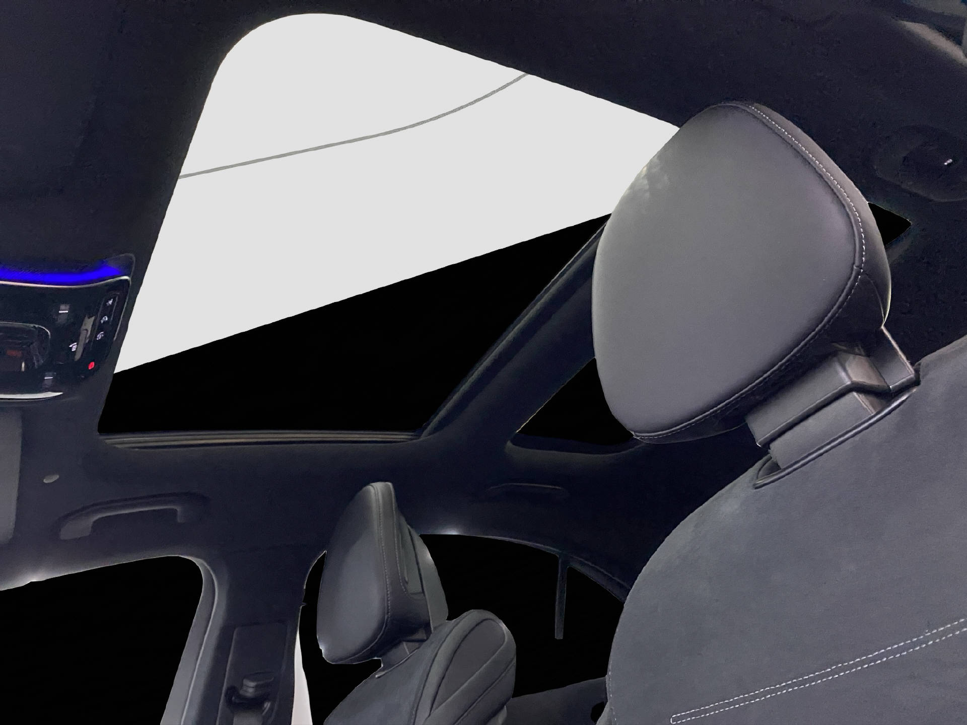 MERCEDES-BENZ C 220 d Swiss Star AMG Line-image-11