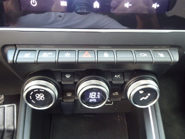 RENAULT Clio 1.0 Techno X-Tronic-image-9