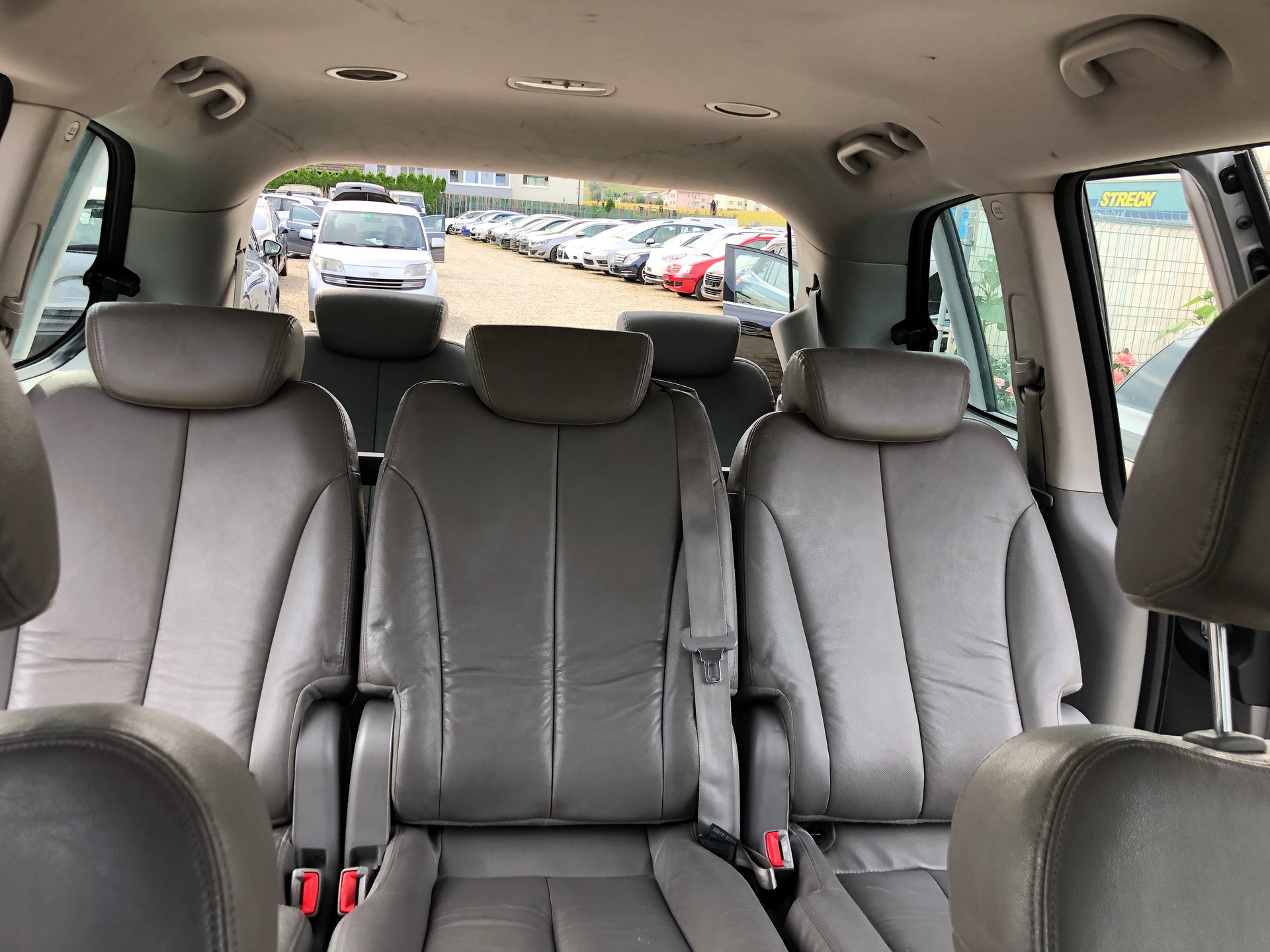 KIA Carnival 2.2 CRDi Classic-image-9