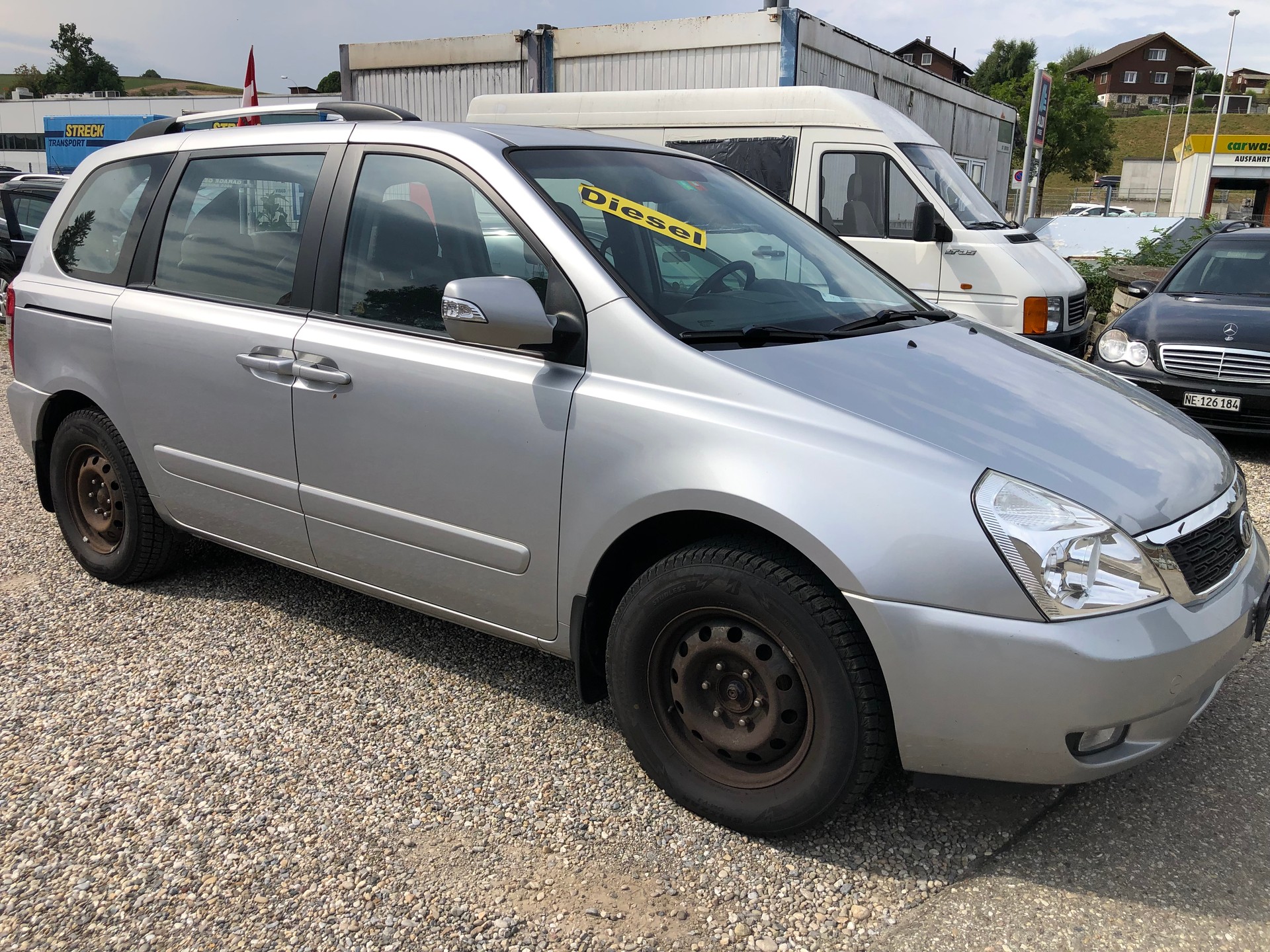 KIA Carnival 2.2 CRDi Classic-image-2