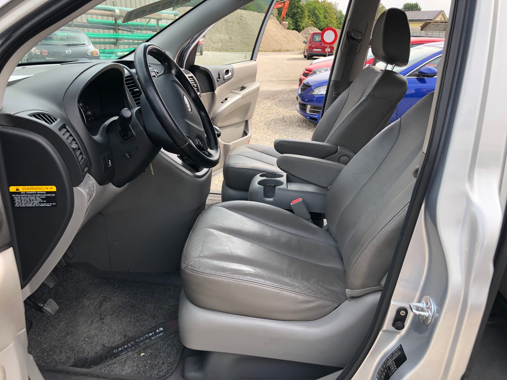 KIA Carnival 2.2 CRDi Classic-image-6