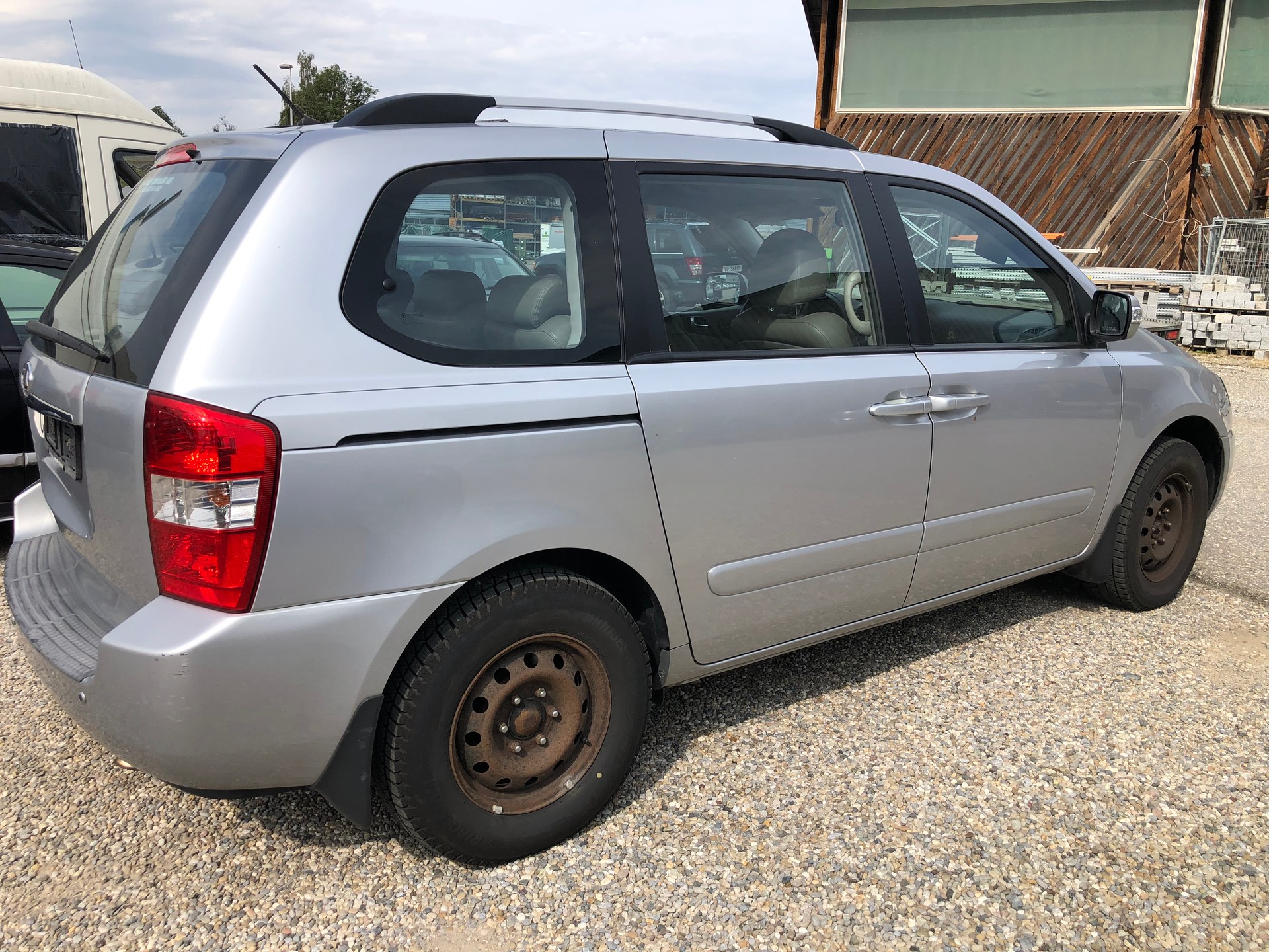 KIA Carnival 2.2 CRDi Classic-image-3