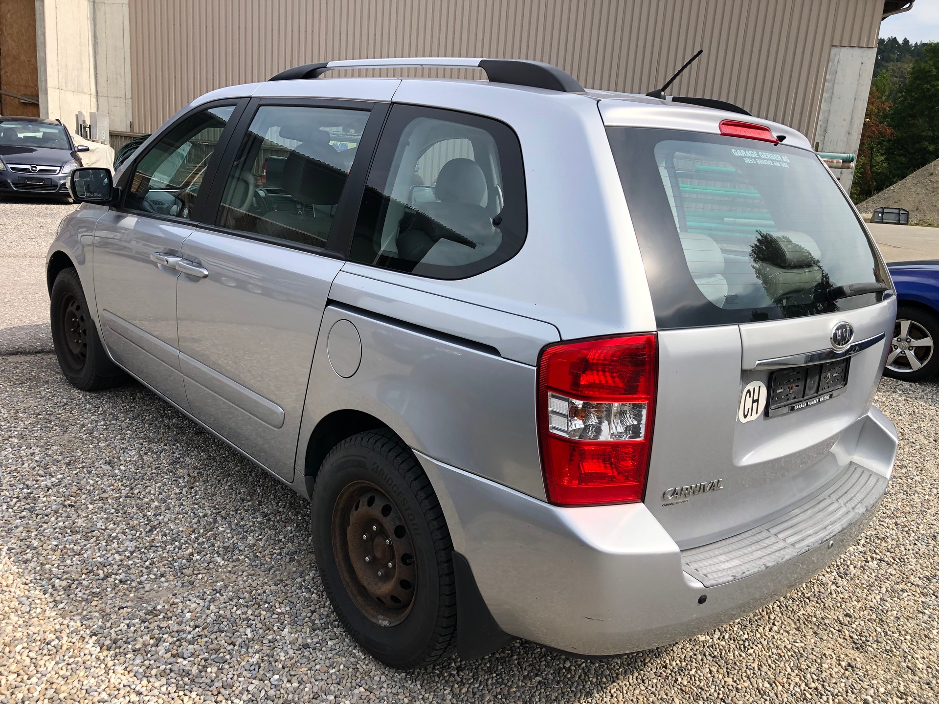 KIA Carnival 2.2 CRDi Classic-image-4