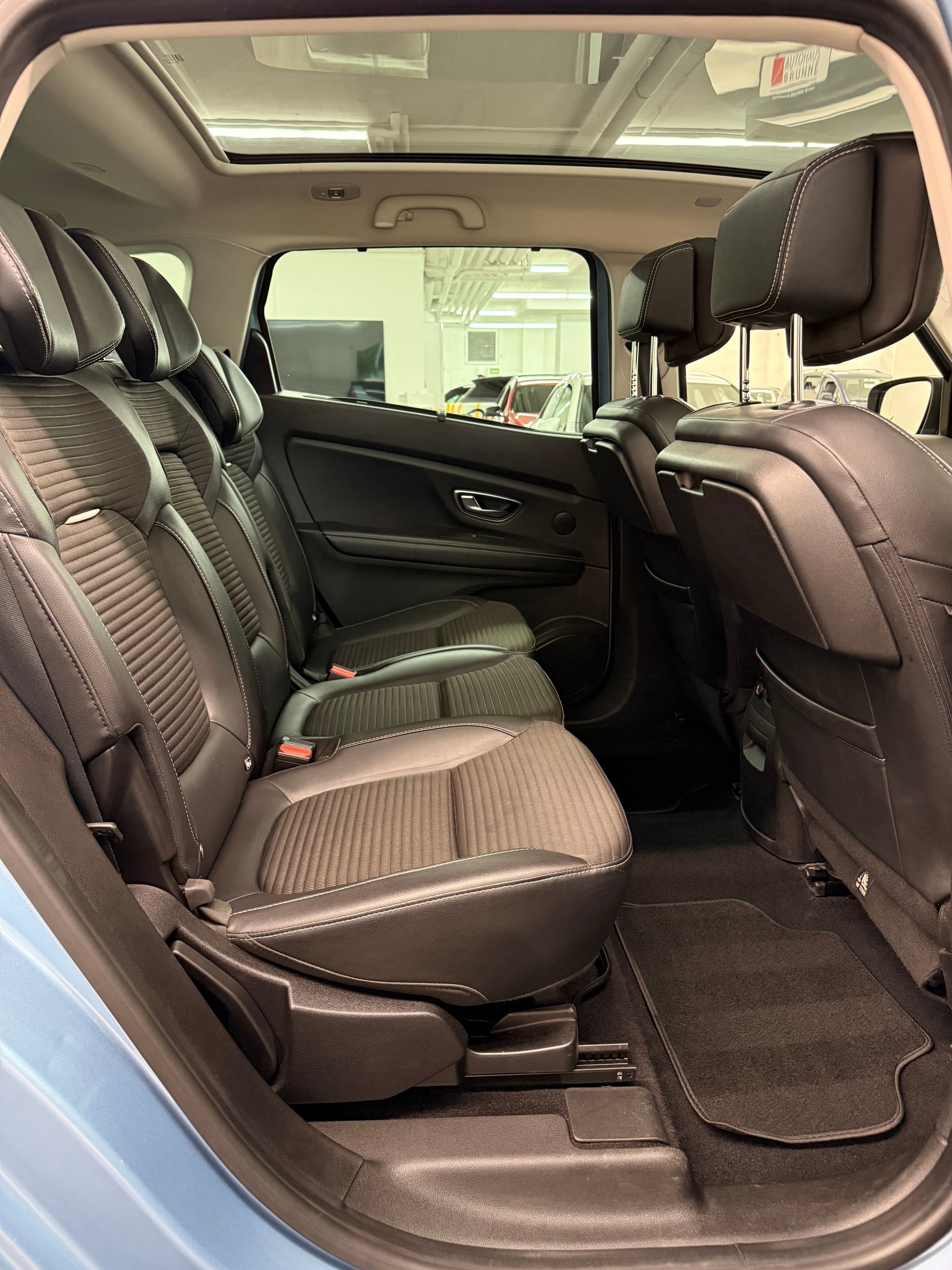 RENAULT Grand Scénic 1.6 dCi Bose EDC-image-24