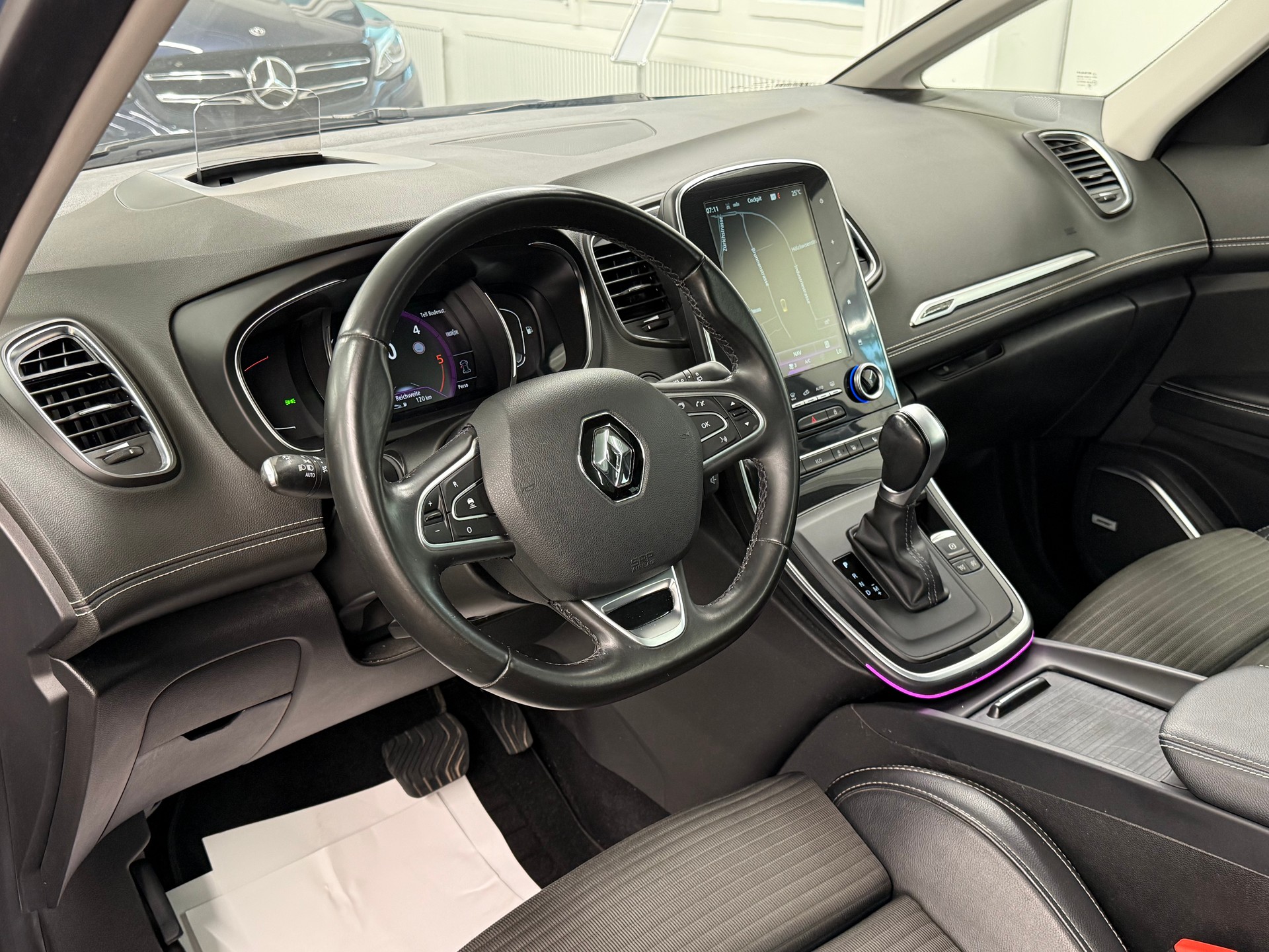 RENAULT Grand Scénic 1.6 dCi Bose EDC-image-12