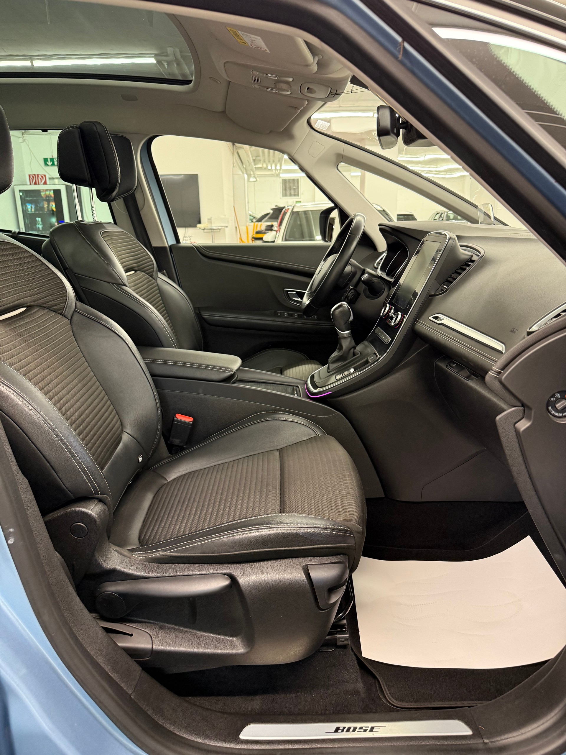 RENAULT Grand Scénic 1.6 dCi Bose EDC-image-23