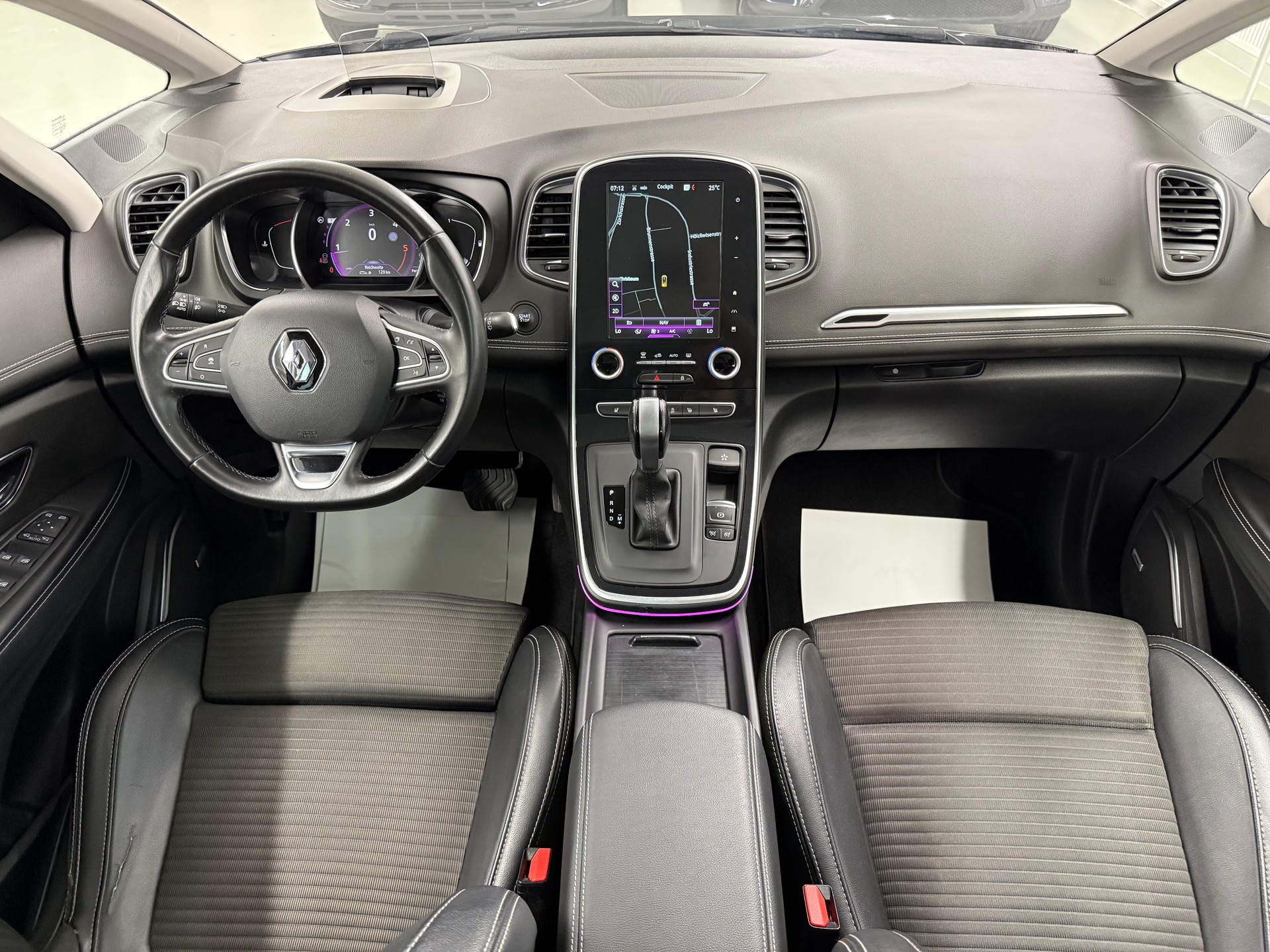 RENAULT Grand Scénic 1.6 dCi Bose EDC-image-14