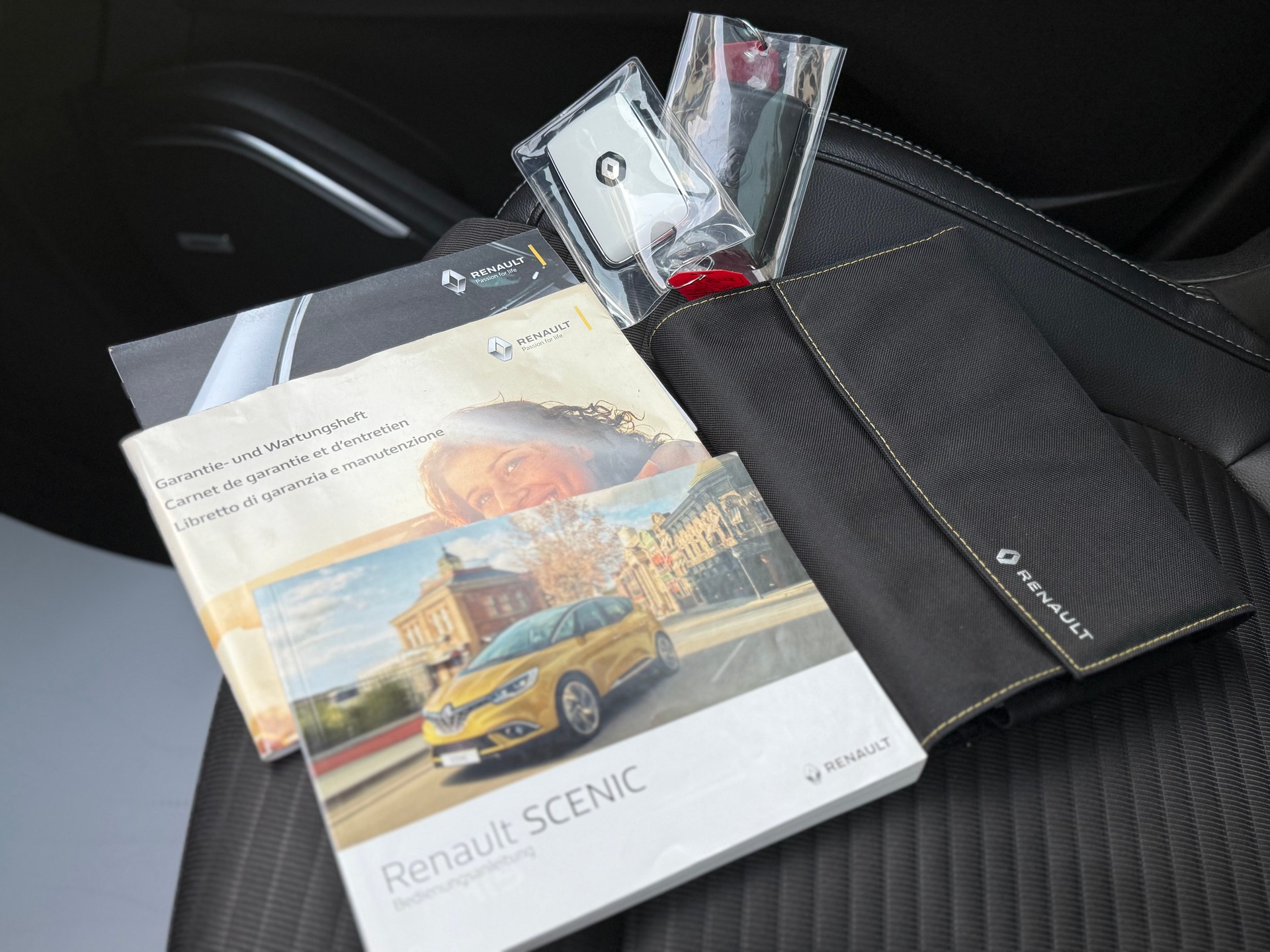 RENAULT Grand Scénic 1.6 dCi Bose EDC-image-26