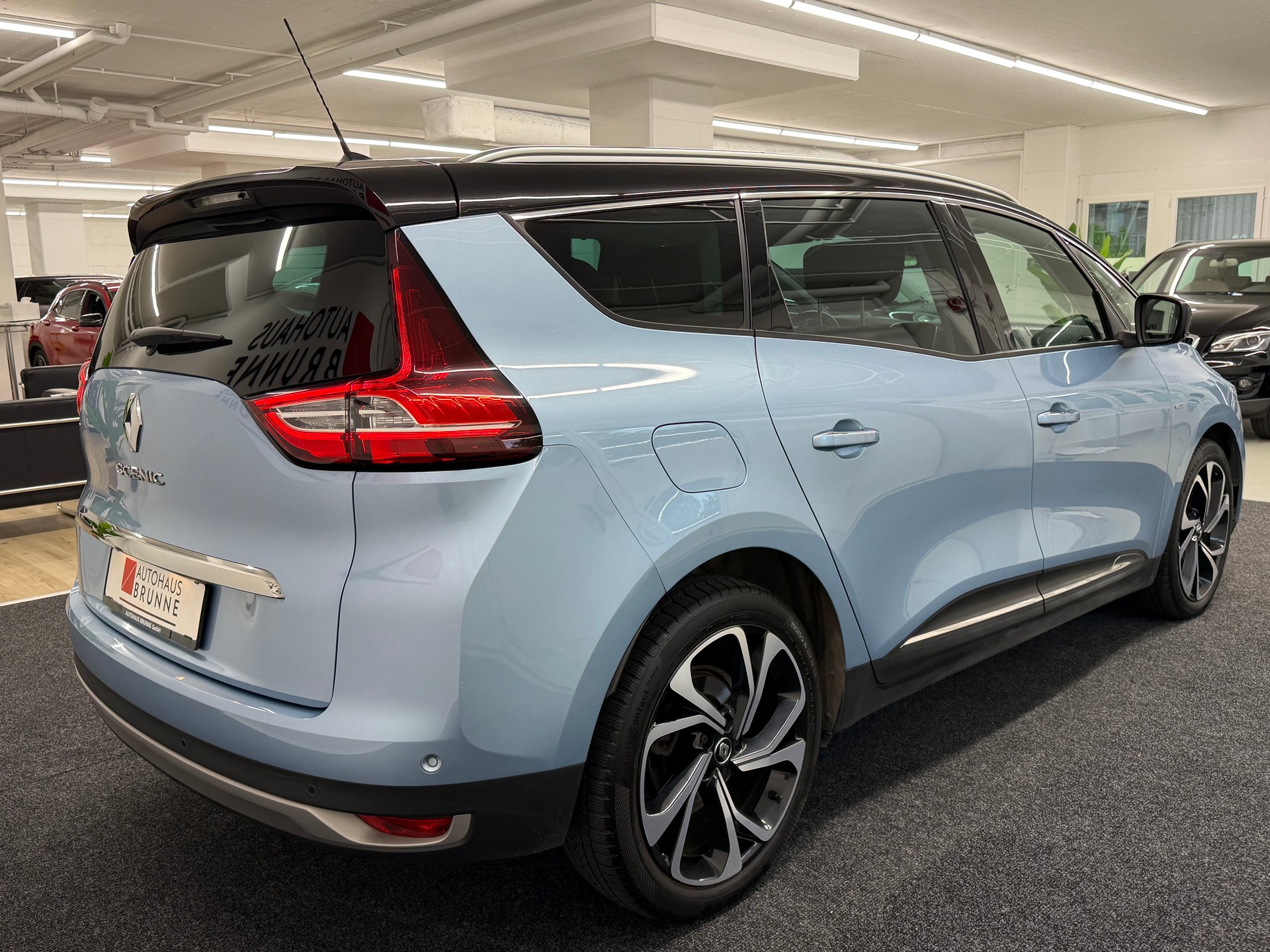RENAULT Grand Scénic 1.6 dCi Bose EDC-image-3