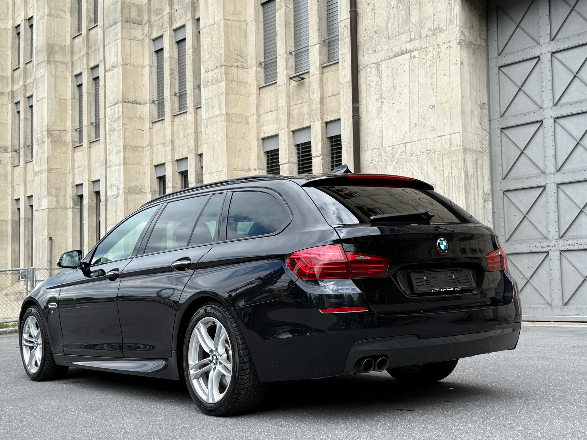 BMW 530d Touring xDrive Steptronic-image-1