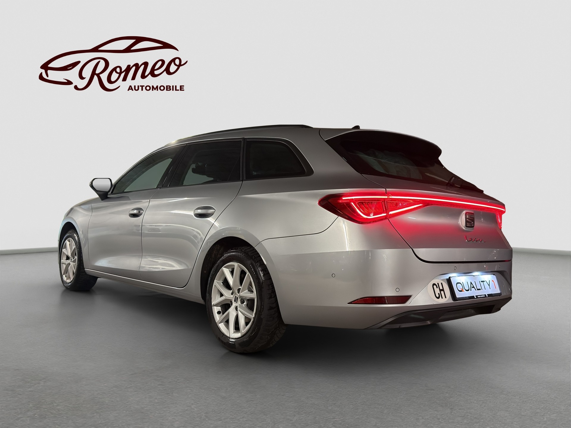 SEAT Leon ST 2.0 TDI EVO DSG Style ** Frisch ab MFK und Service ** CH Fahrzeug ** 1. Hand **-image-1