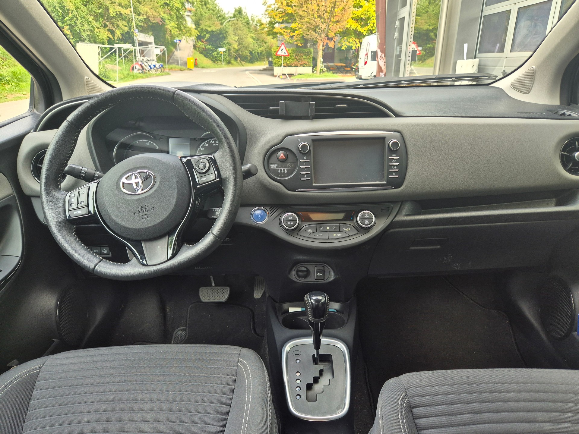TOYOTA 1.5 VVT-i HSD Trend-image-3