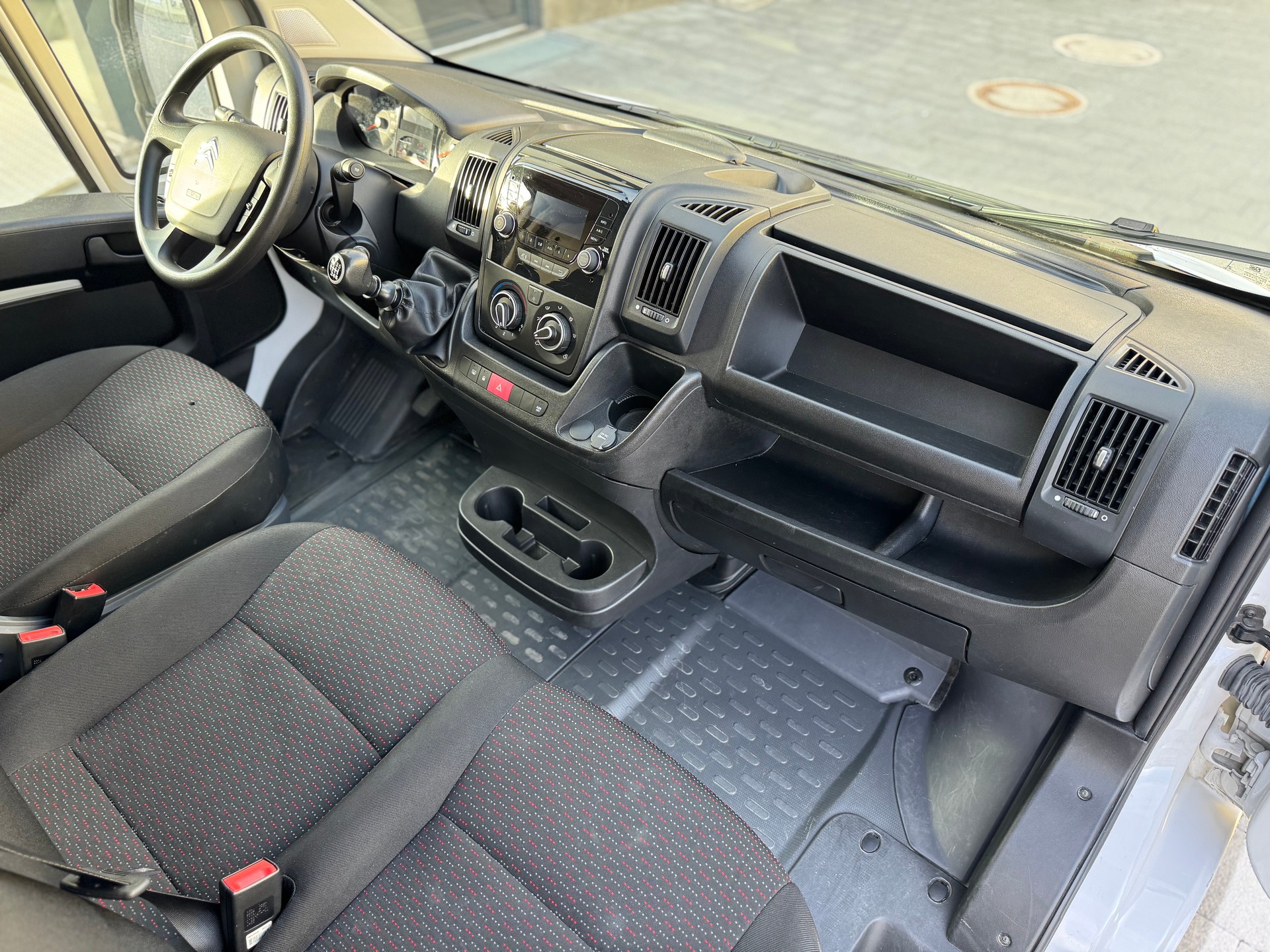 CITROEN Jumper 30 2.2 BlueHDi 120 Club L1H1-image-10