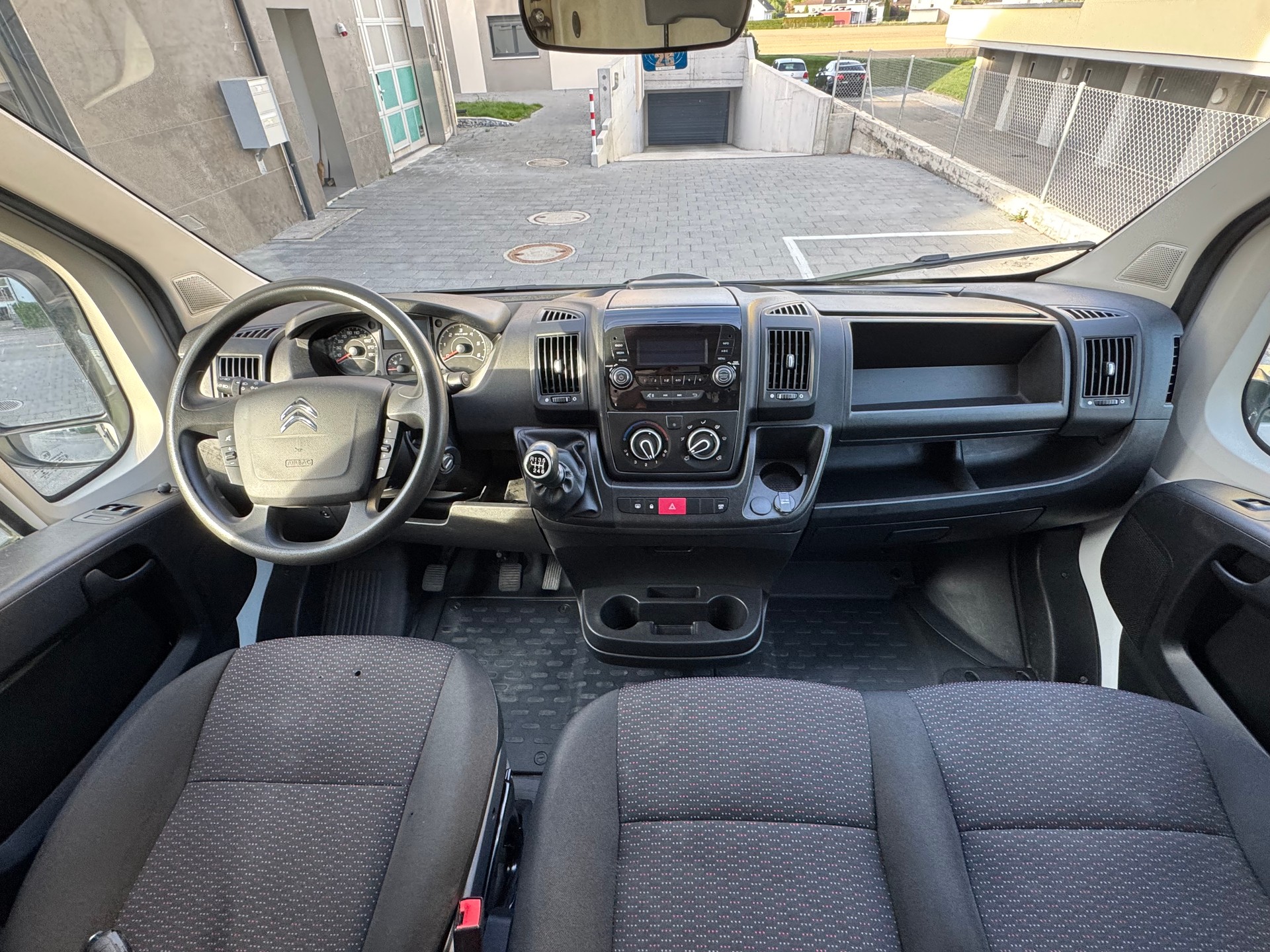 CITROEN Jumper 30 2.2 BlueHDi 120 Club L1H1-image-9