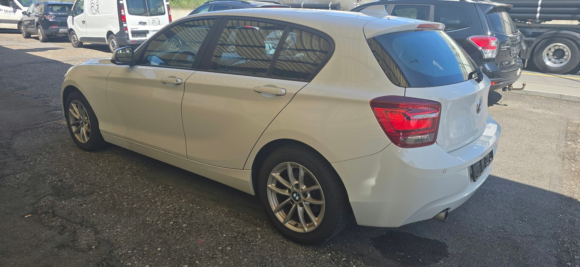 BMW 116i-image-1