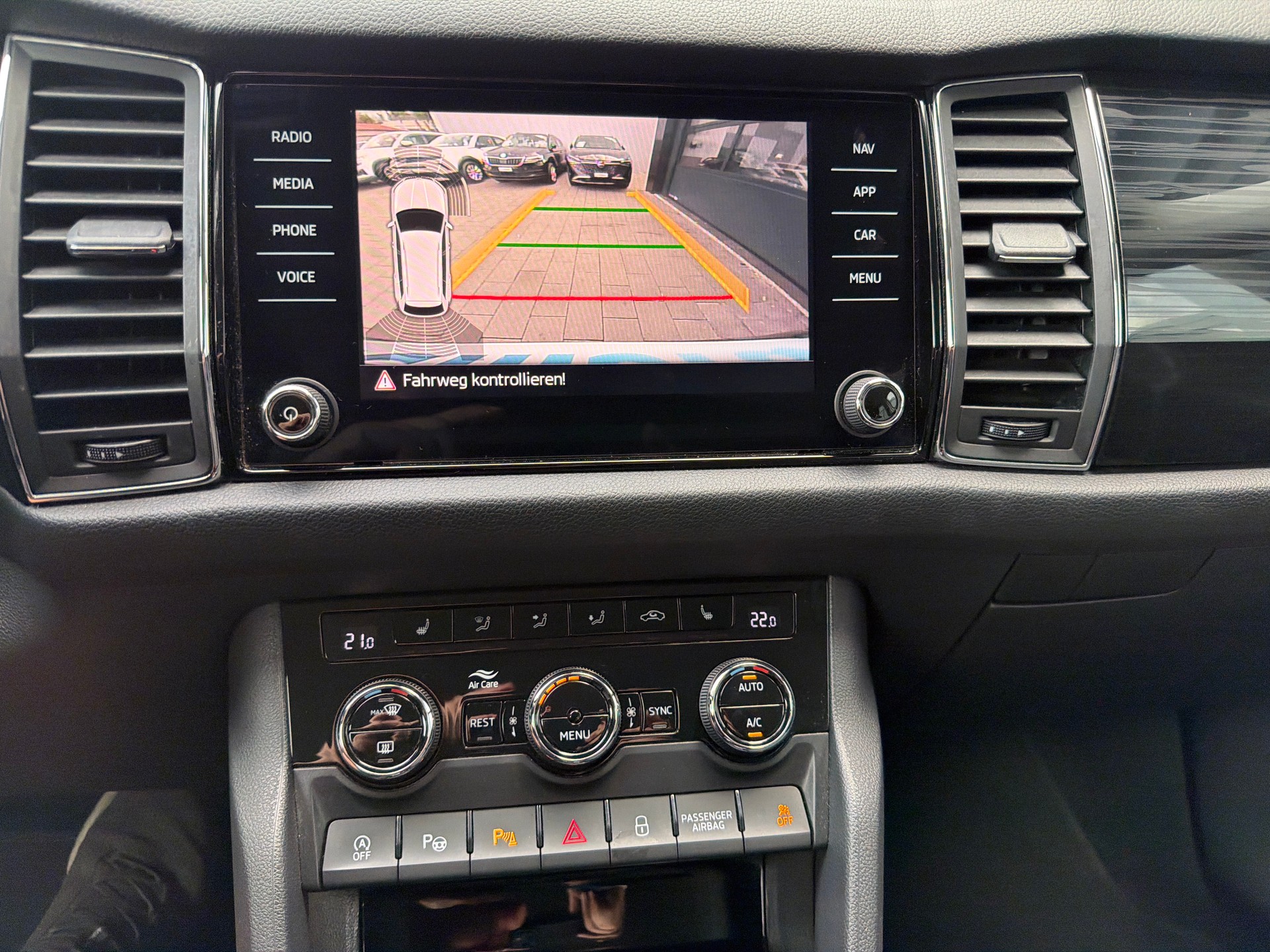 SKODA Kodiaq 2.0 TDI CR Style 4x4 DSG 7 Sitze-image-14