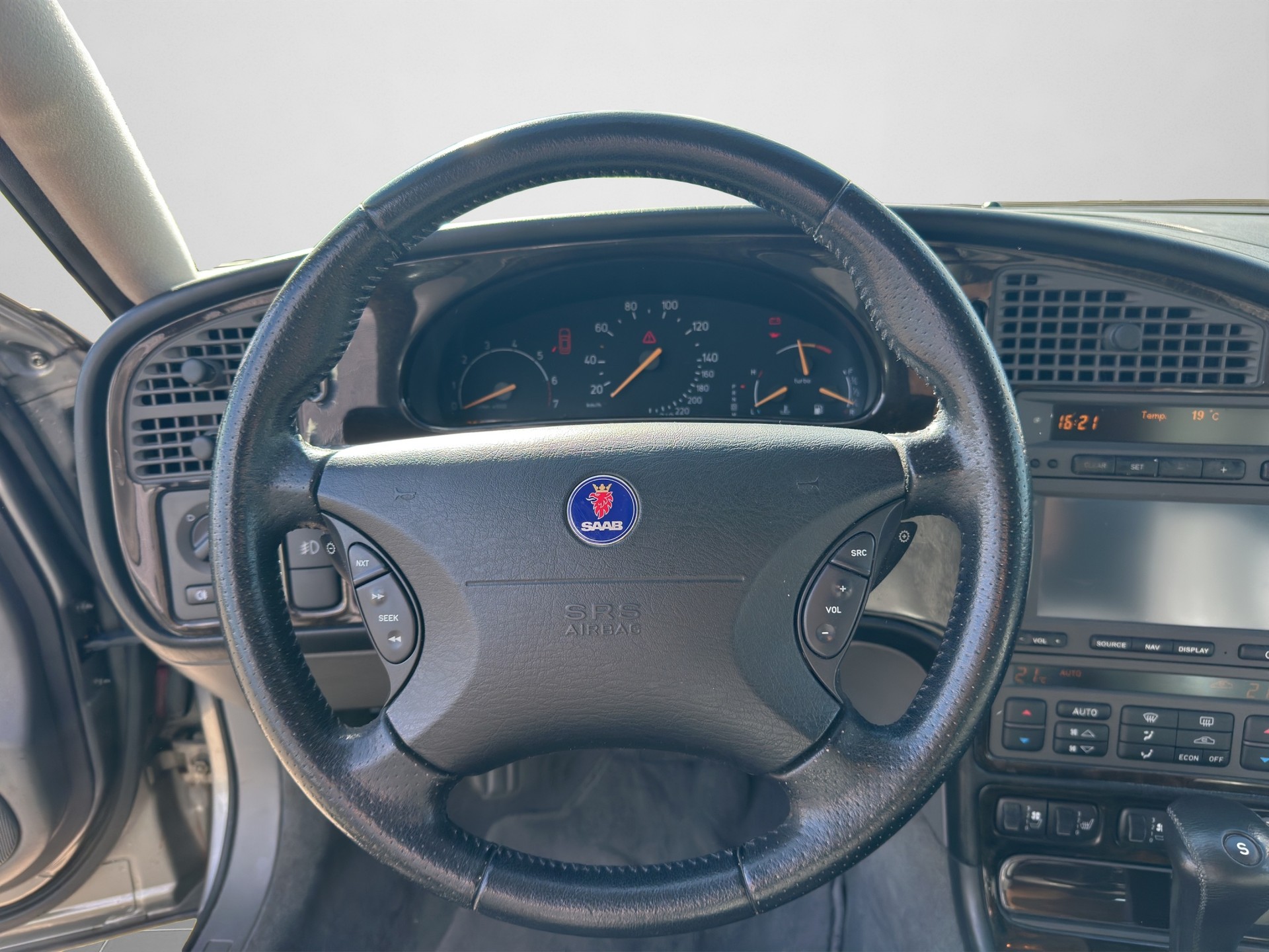 SAAB 9-5 2.3T Aero-image-9