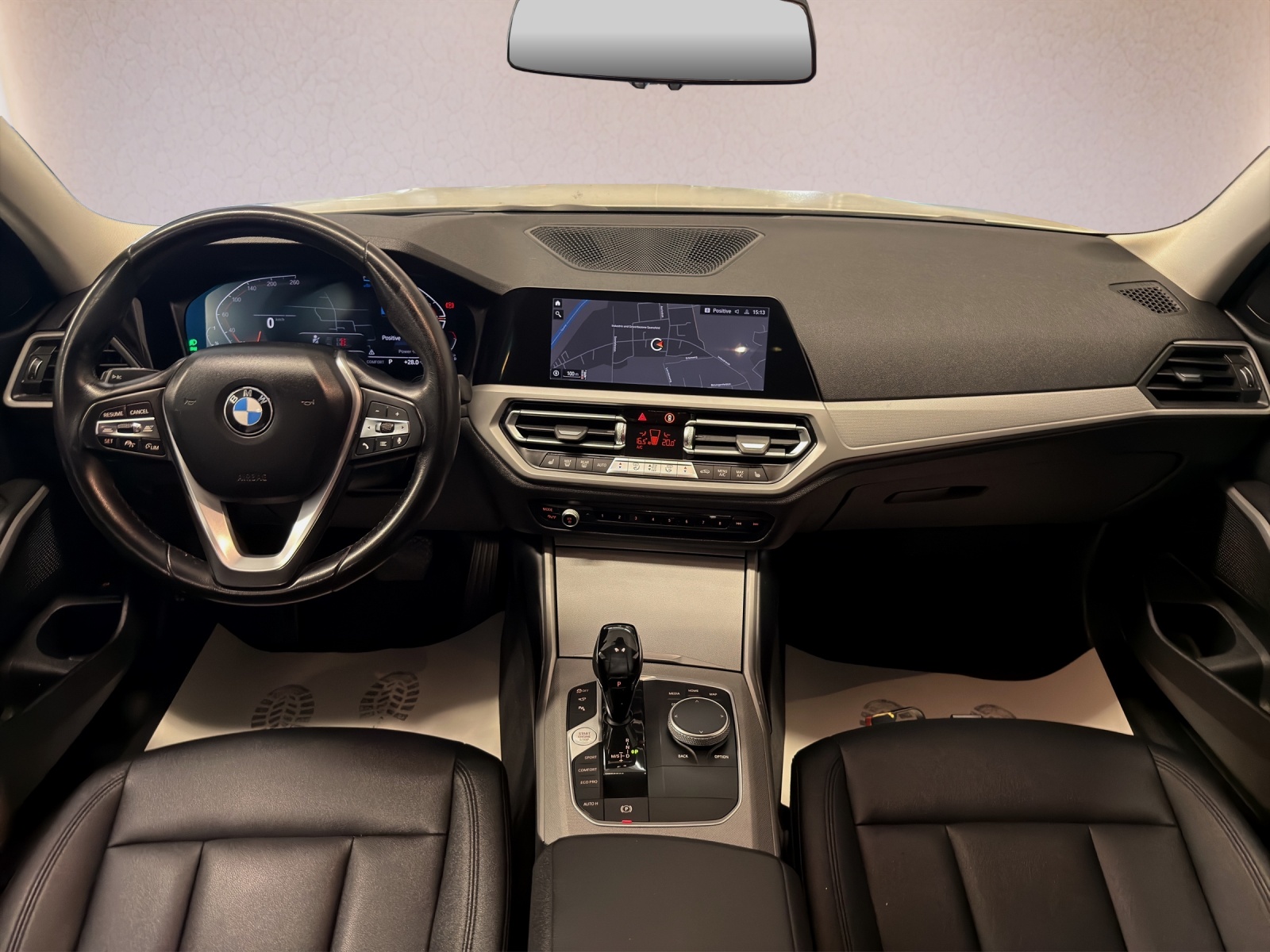 BMW 320d xDrive 48V Touring Steptronic-image-3