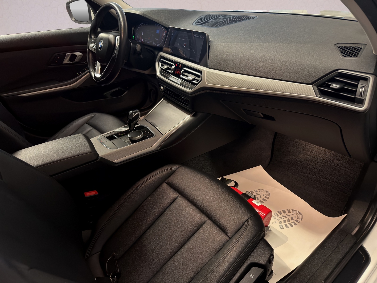 BMW 320d xDrive 48V Touring Steptronic-image-8