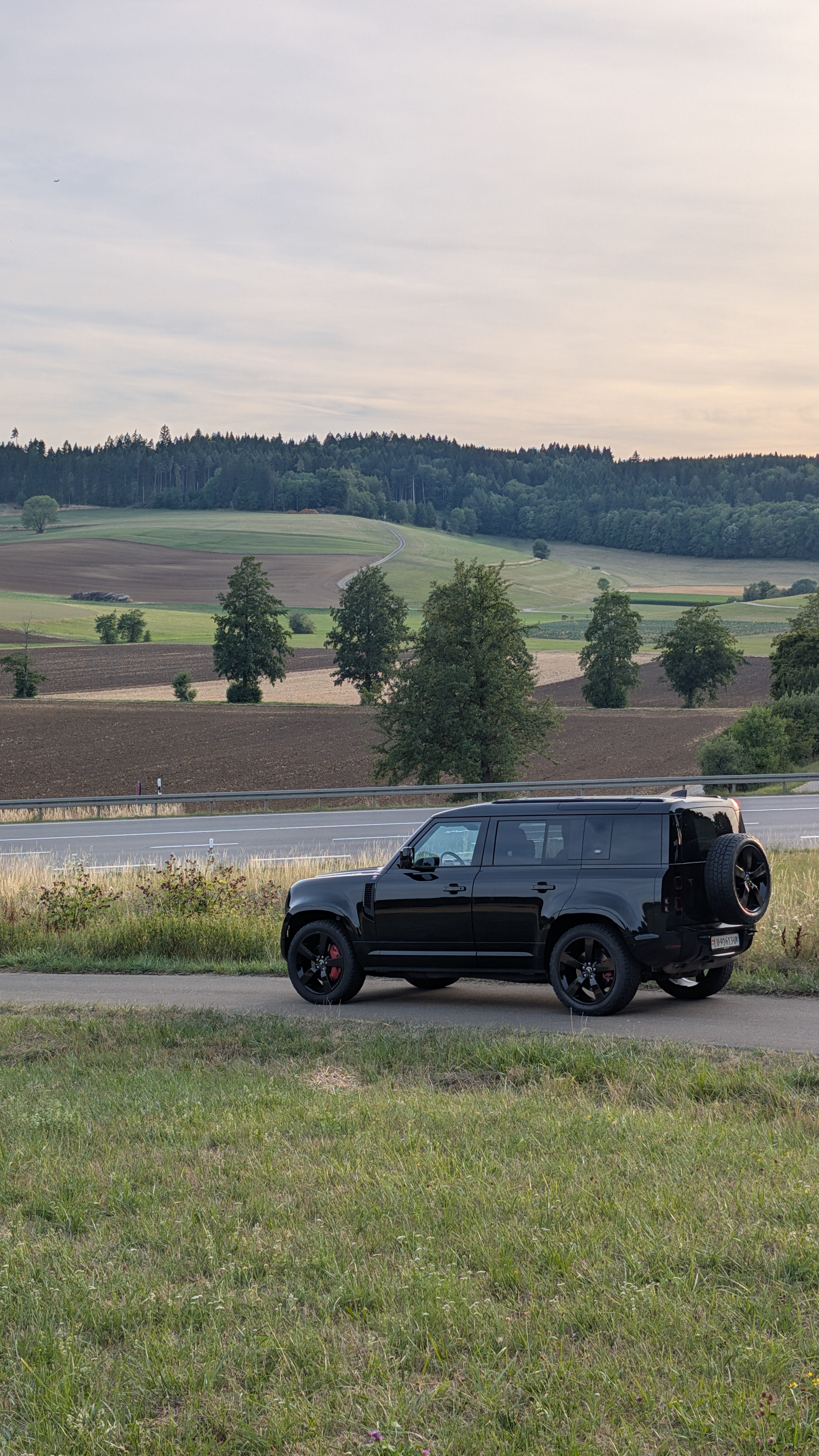 LAND ROVER Defender 110 3.0 D I6 200 X-Dynamic HSE AWD AT8 — slika 1