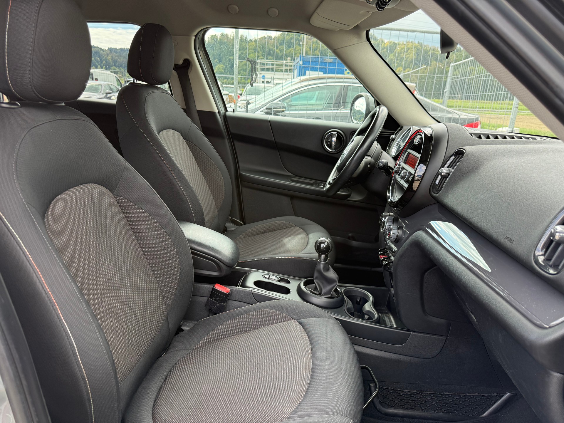 MINI Countryman Cooper D ALL4-image-9