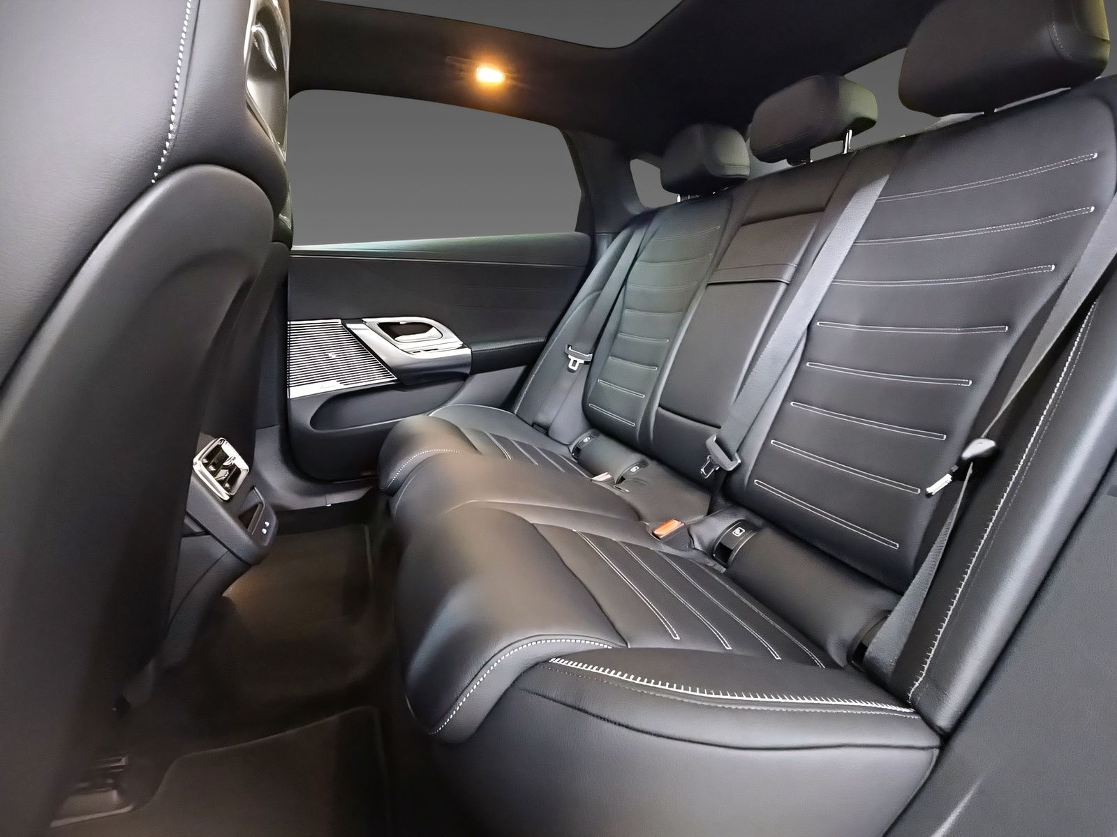 MERCEDES-BENZ C 400 4Matic EQ-image-12