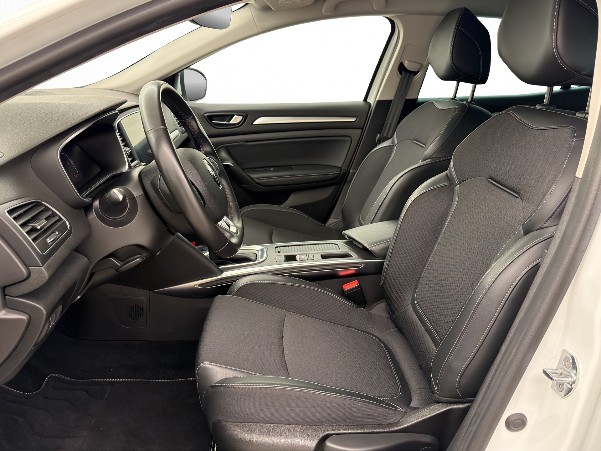 RENAULT Megane 1.3 TCe 140 Intens EDC-image-6